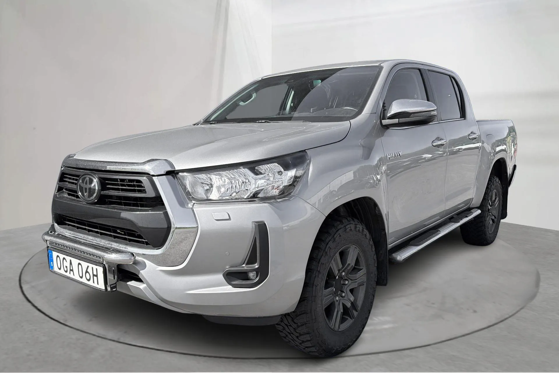 Presentation photo 1 of 15: Toyota Hilux 2.8 D 4WD (204hk) - 138 500 km - Automatic - silver - 2022