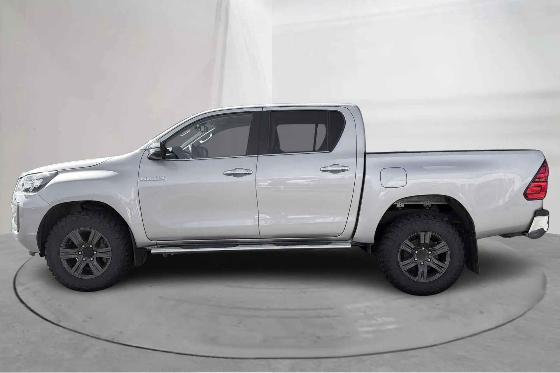 Presentation photo 2 of 15: Toyota Hilux 2.8 D 4WD (204hk) - 138 500 km - Automatic - silver - 2022