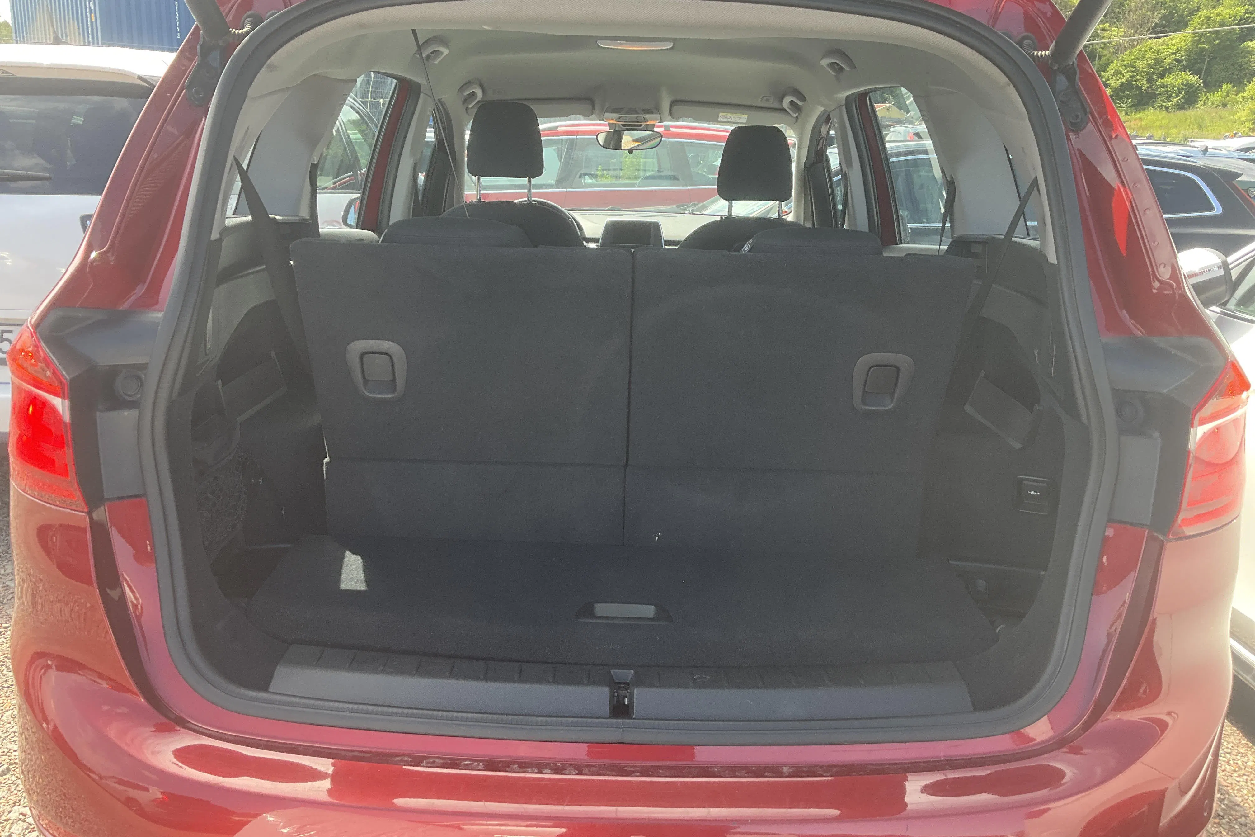 Presentation photo 15 of 15: BMW 218d Gran Tourer, F46 (150hk) - 115 340 km - Automatic - red - 2016