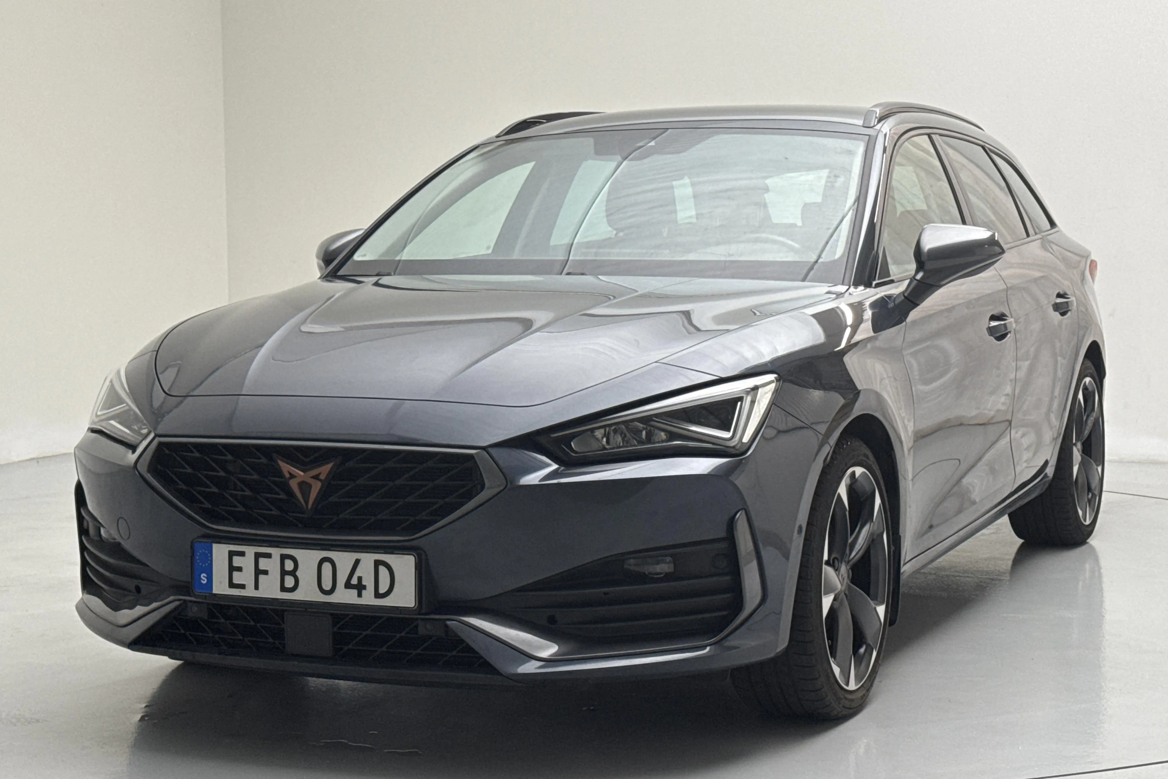 Presentation photo 1 of 14: Cupra Leon Sportstourer 1.5 eTSI (150hk) - 56 760 km - Automatic - gray - 2023