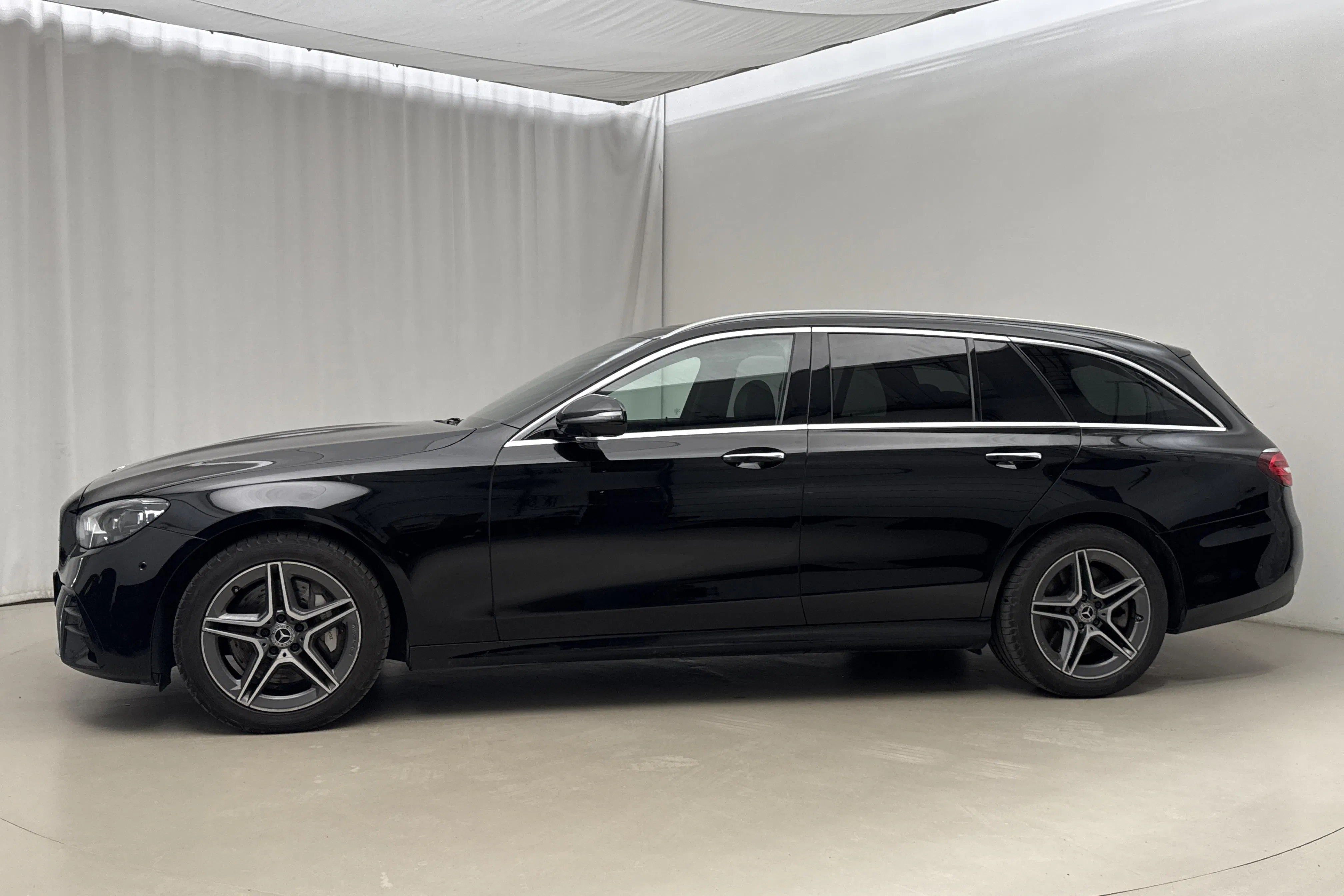 Presentation photo 2 of 21: Mercedes E 300 de Kombi S213 (316hk) - 132 060 km - Automatic - black - 2021
