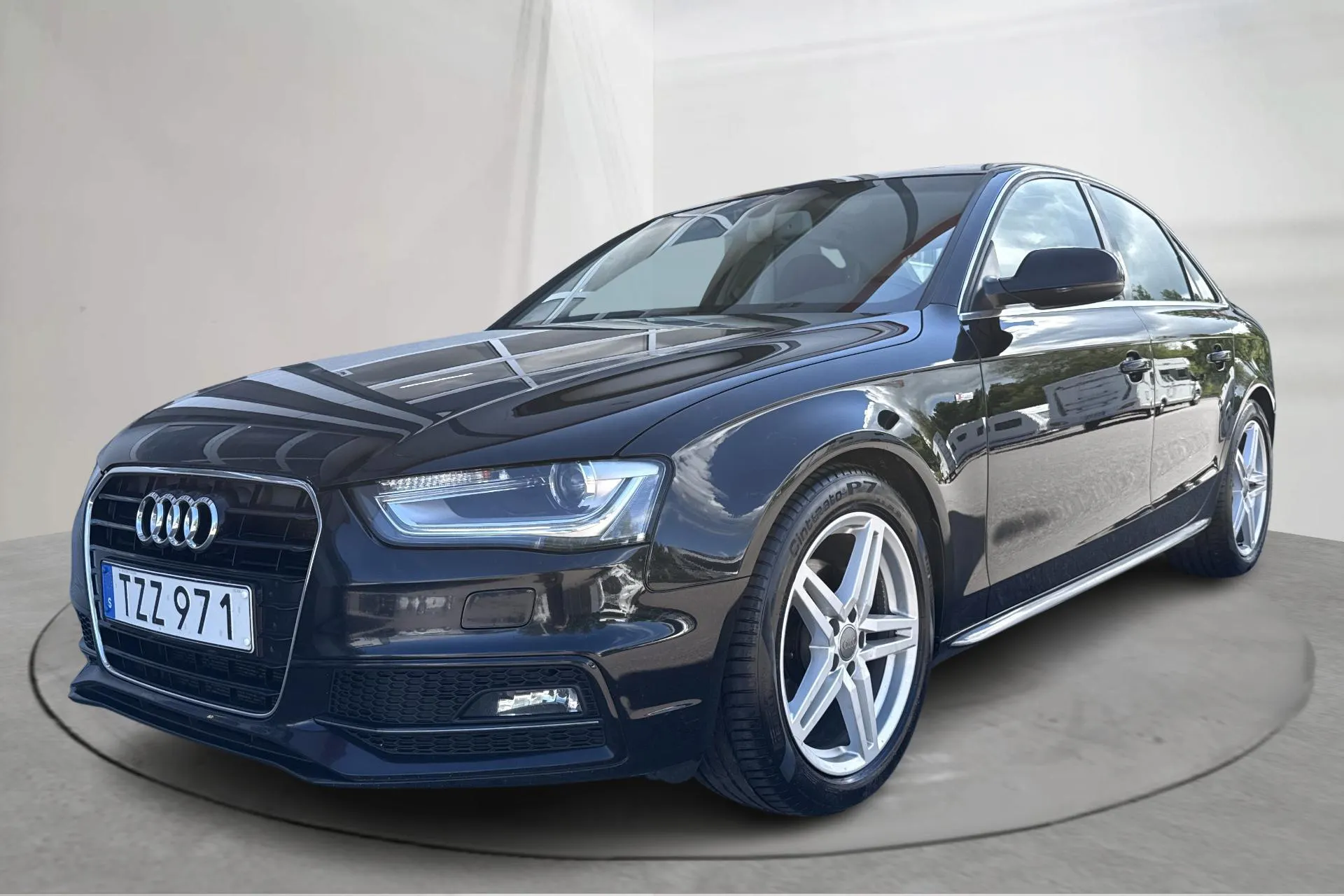 Presentation photo 1 of 16: Audi A4 2.0 TDI clean diesel (190hk) - 224 140 km - Manual - black - 2015