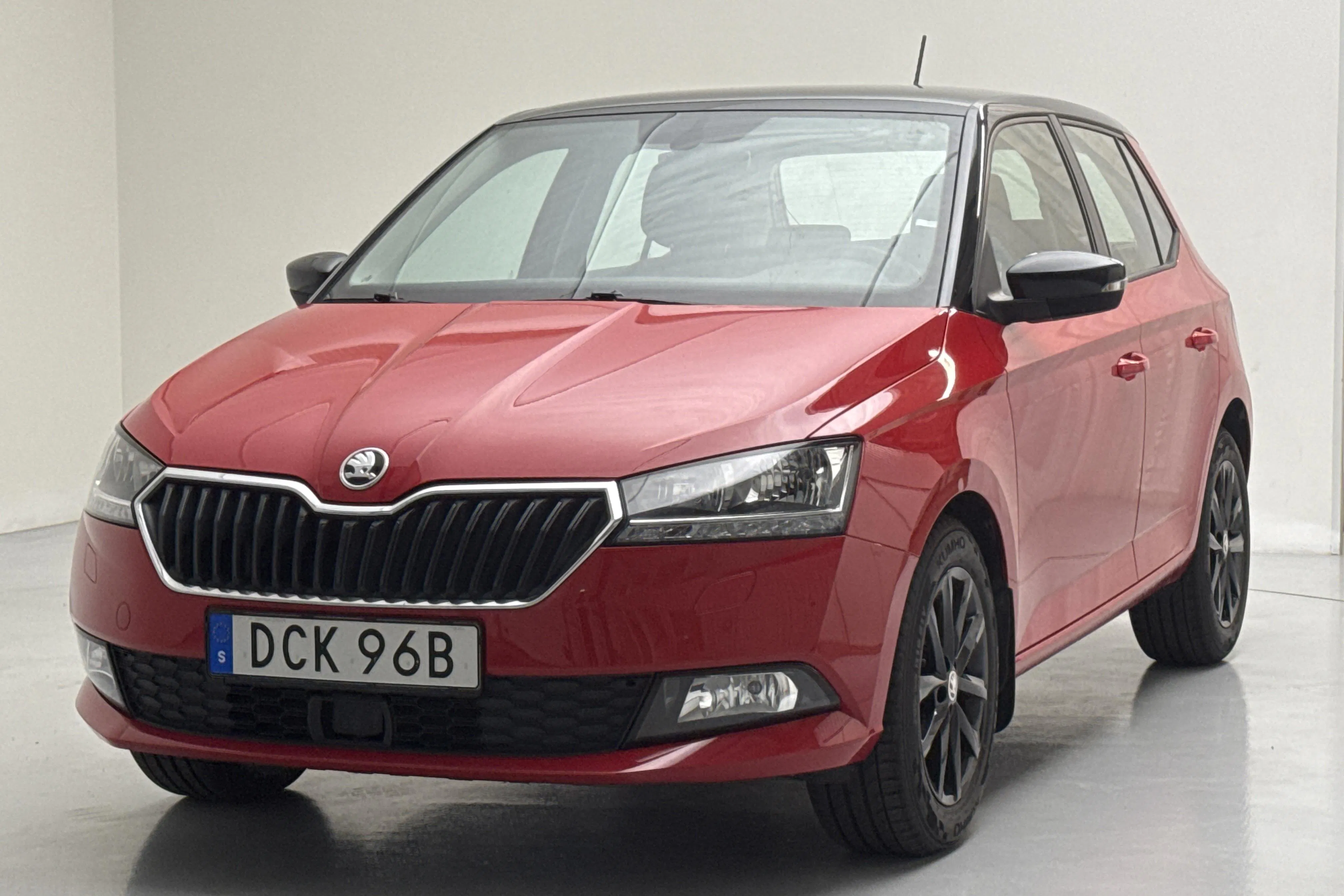 Presentation photo 1 of 13: Skoda Fabia 1.0 TSI 5dr (95hk) - 31 170 km - Manual - red - 2020