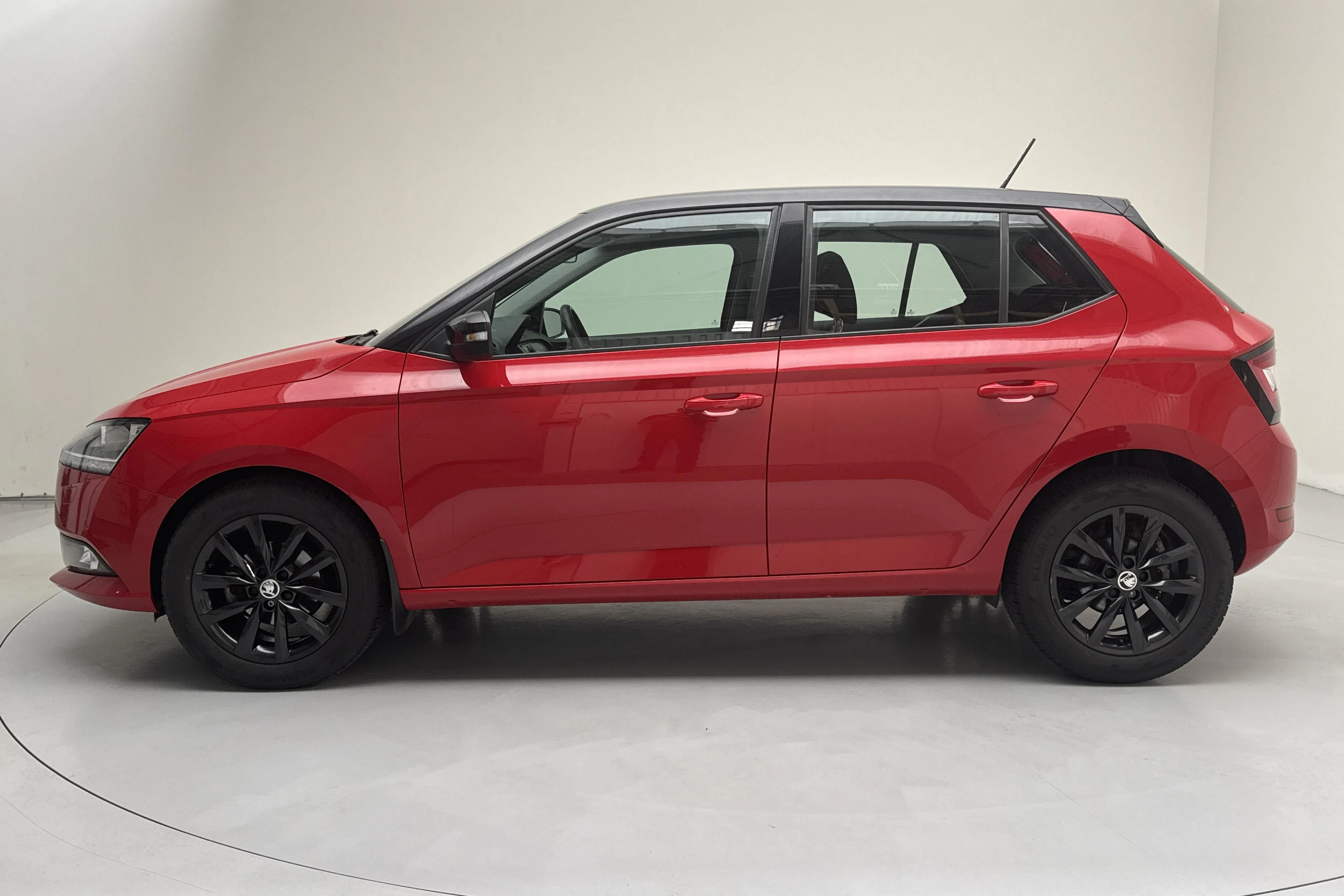 Presentation photo 2 of 13: Skoda Fabia 1.0 TSI 5dr (95hk) - 31 170 km - Manual - red - 2020