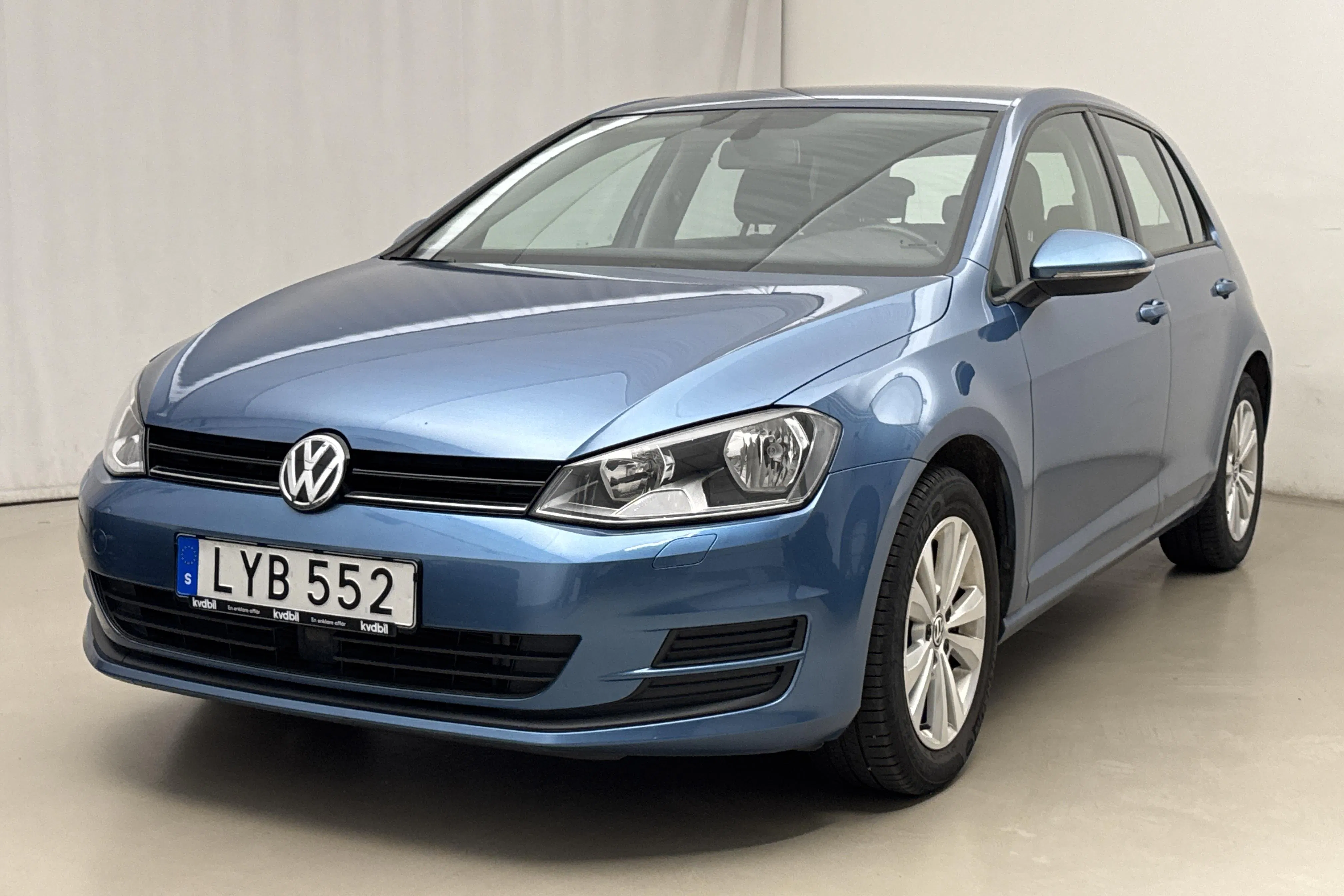 Presentationsfoto 1 av 17: VW Golf VII 1.2 TSI 5dr (110hk) - 8 964 mil - Automat - blå - 2016