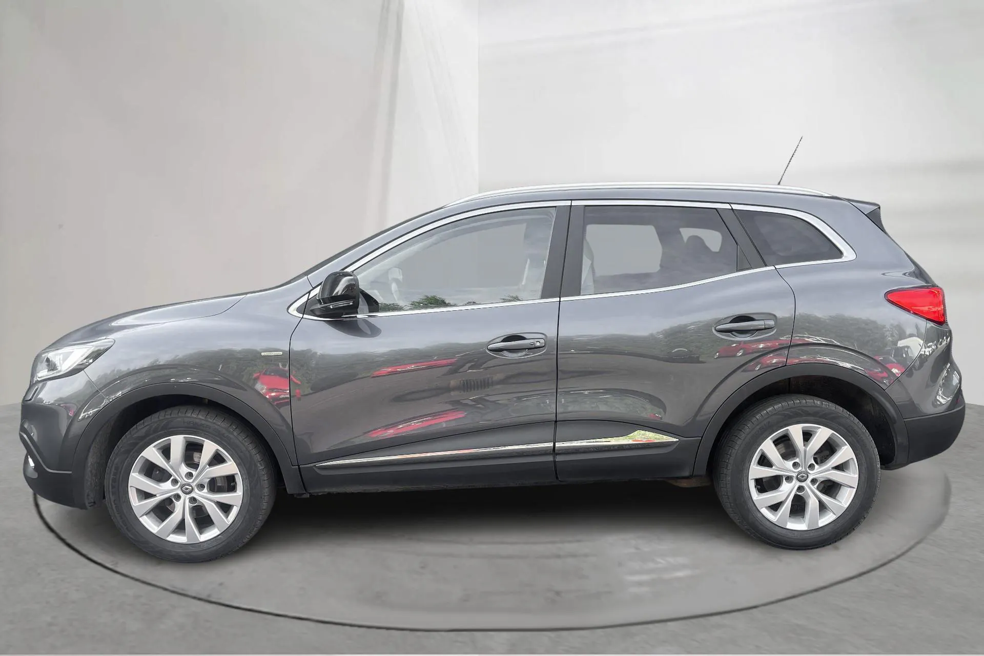 Presentationsfoto 2 av 15: Renault Kadjar 1.6 dCi 4WD (130hk) - 17 980 mil - Manuell - grå - 2018