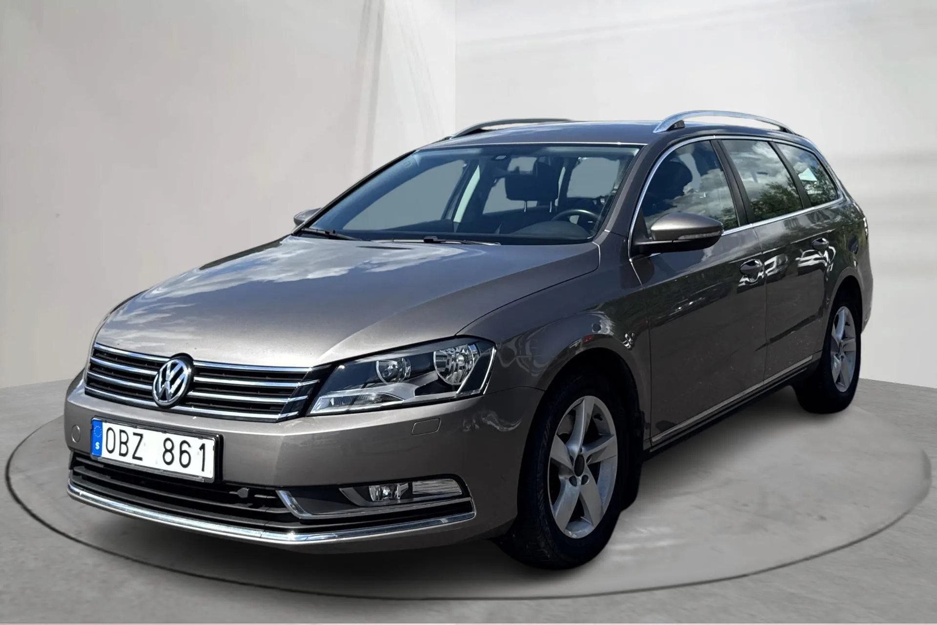 Presentationsfoto 1 av 13: VW Passat 2.0 TDI BlueMotion Technology Variant (140hk) - 5 510 mil - Manuell - Ljusbrun - 2011