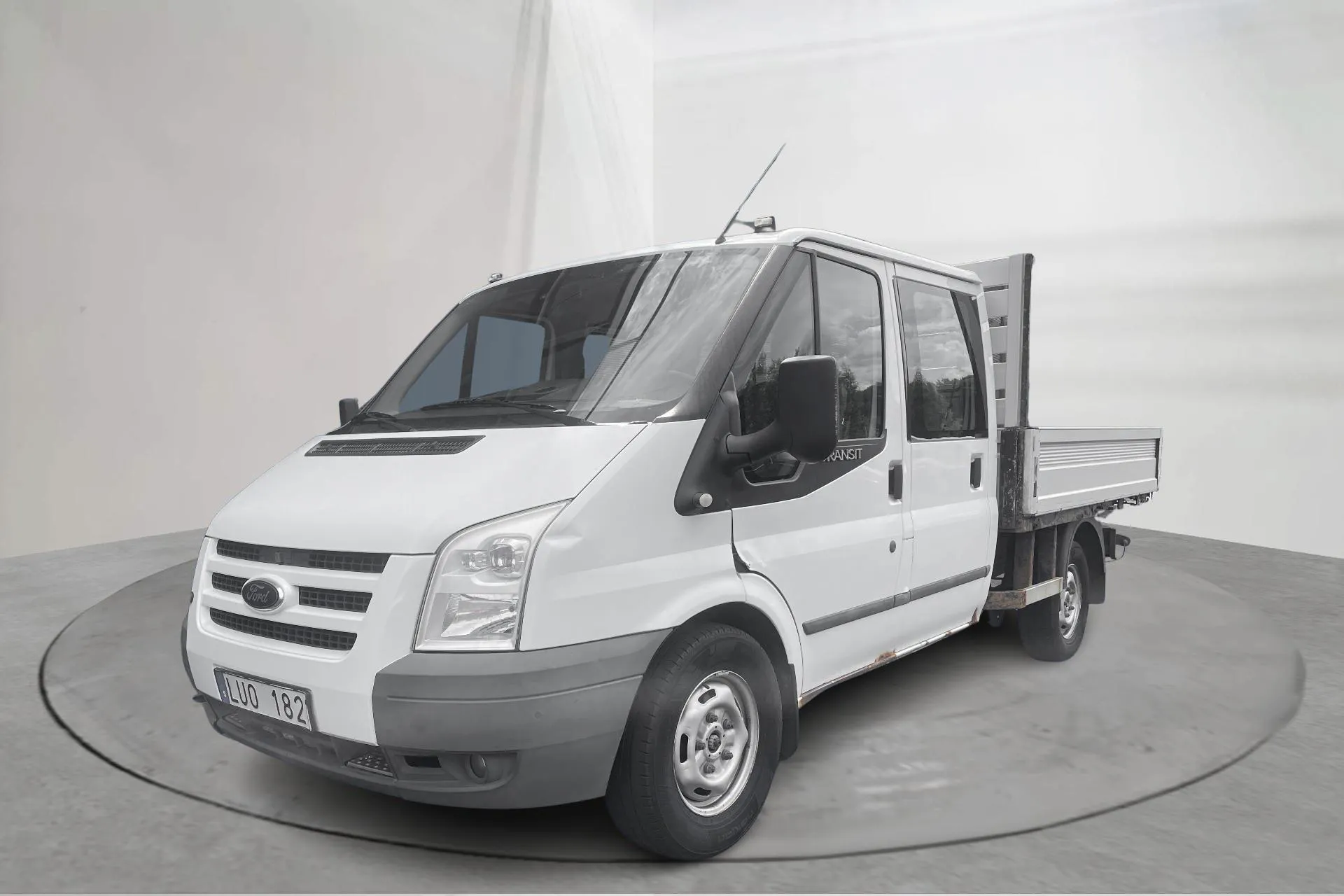 Presentationsfoto 1 av 13: Ford Transit 350 2.4 TDCi Pickup (140hk) - 10 487 mil - Manuell - vit - 2012