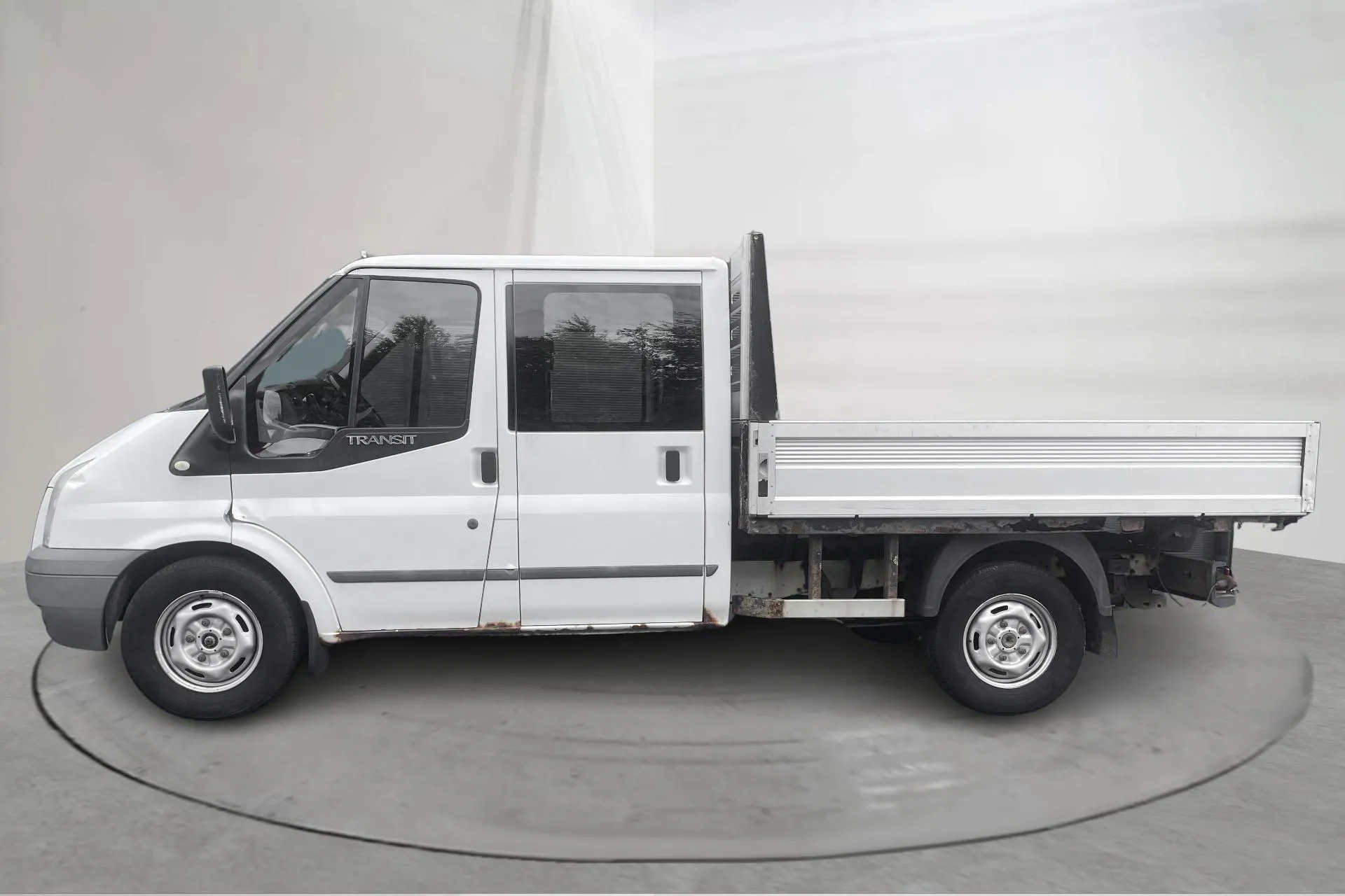 Presentationsfoto 2 av 13: Ford Transit 350 2.4 TDCi Pickup (140hk) - 10 487 mil - Manuell - vit - 2012