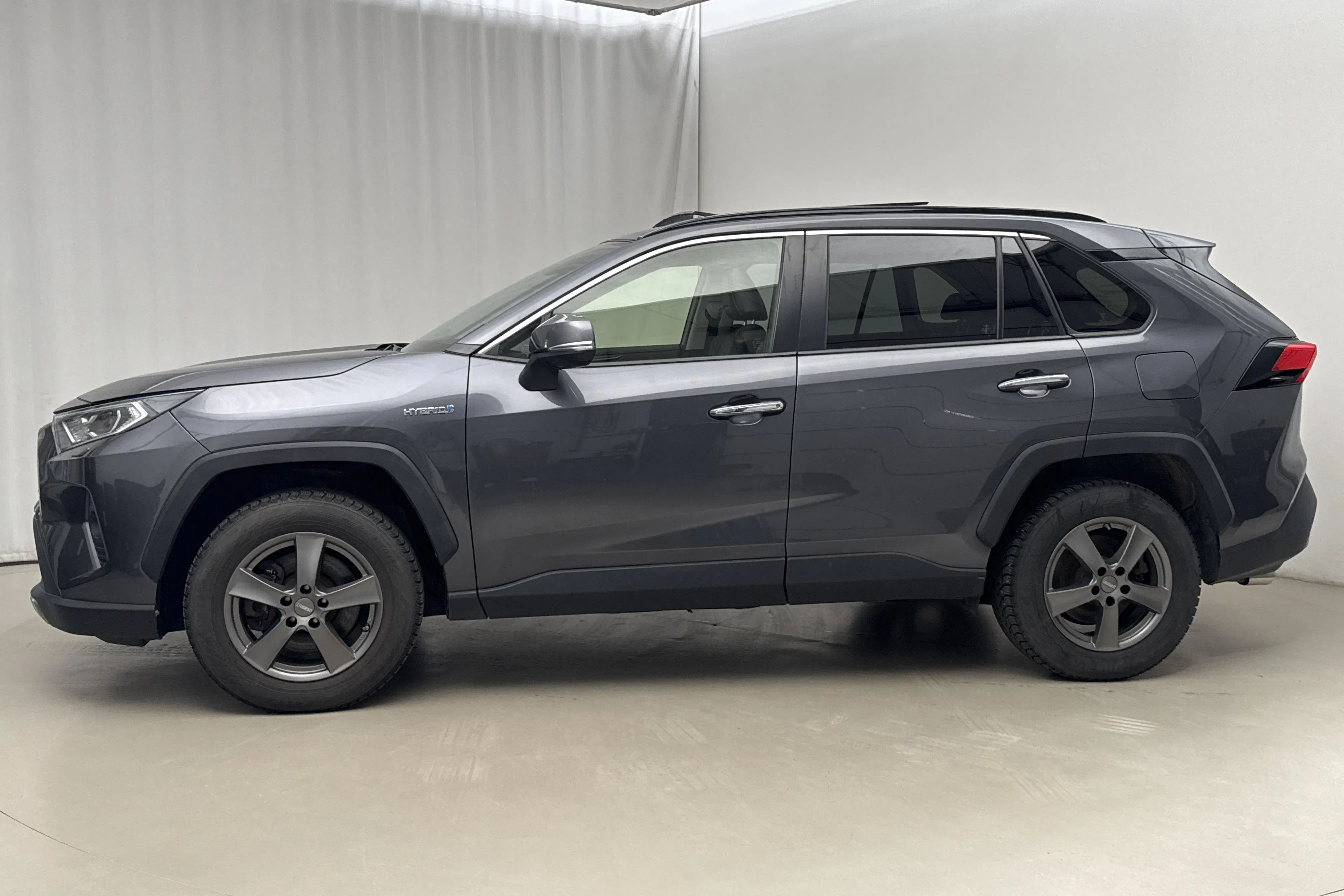 Presentation photo 2 of 21: Toyota RAV4 2.5 HSD AWD (222hk) - 65 260 km - Automatic - dark grey - 2020