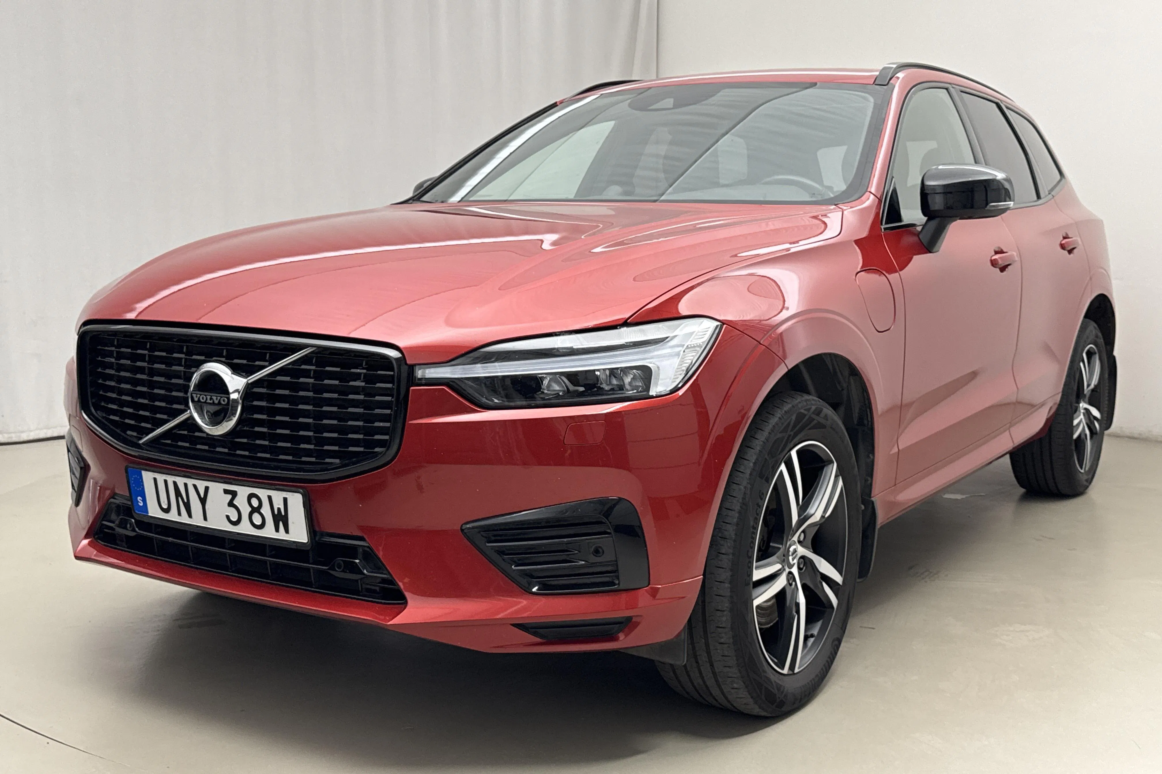Presentation photo 1 of 27: Volvo XC60 T6 AWD Recharge (340hk) - 90 860 km - Automatic - red - 2021