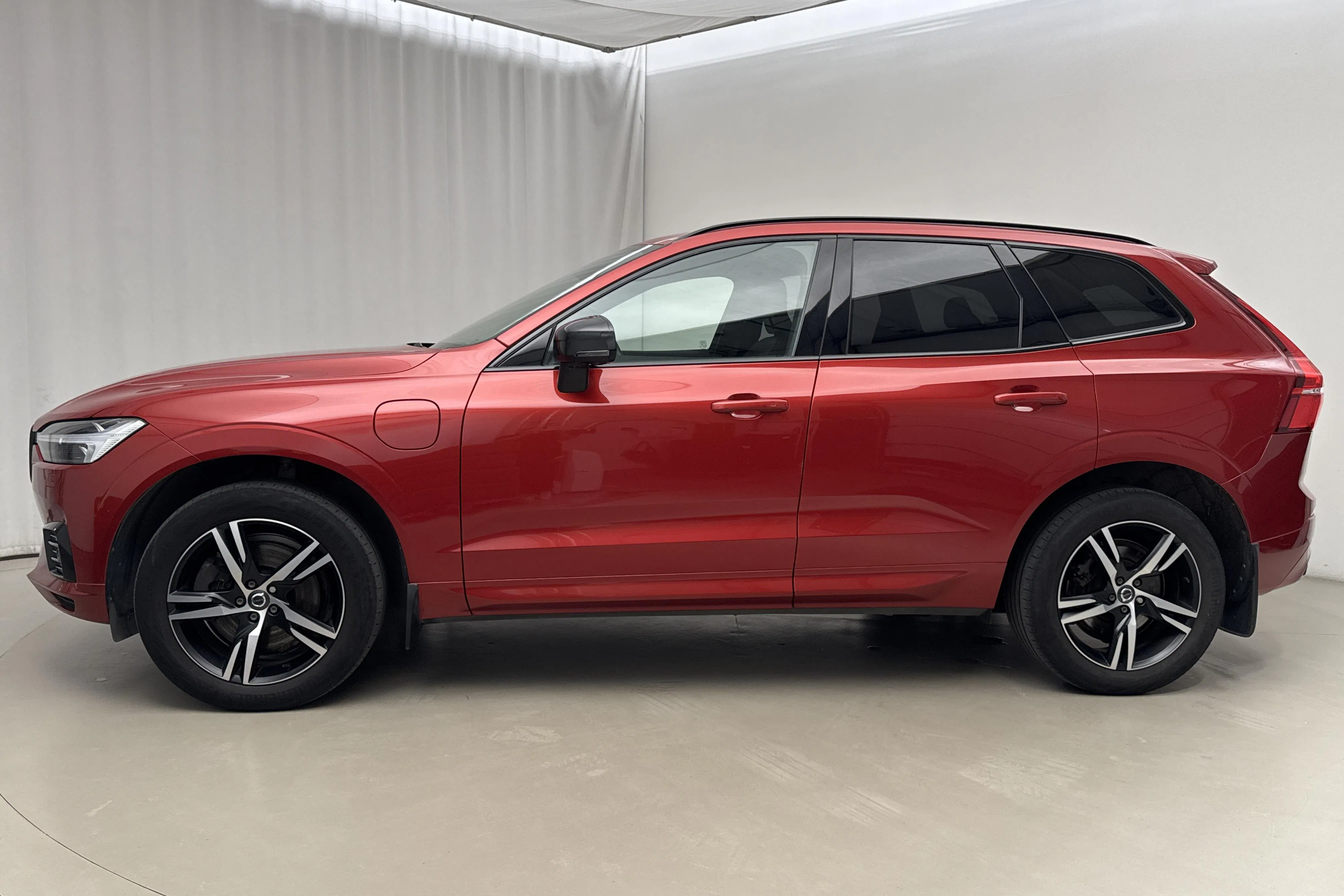Presentation photo 2 of 27: Volvo XC60 T6 AWD Recharge (340hk) - 90 860 km - Automatic - red - 2021