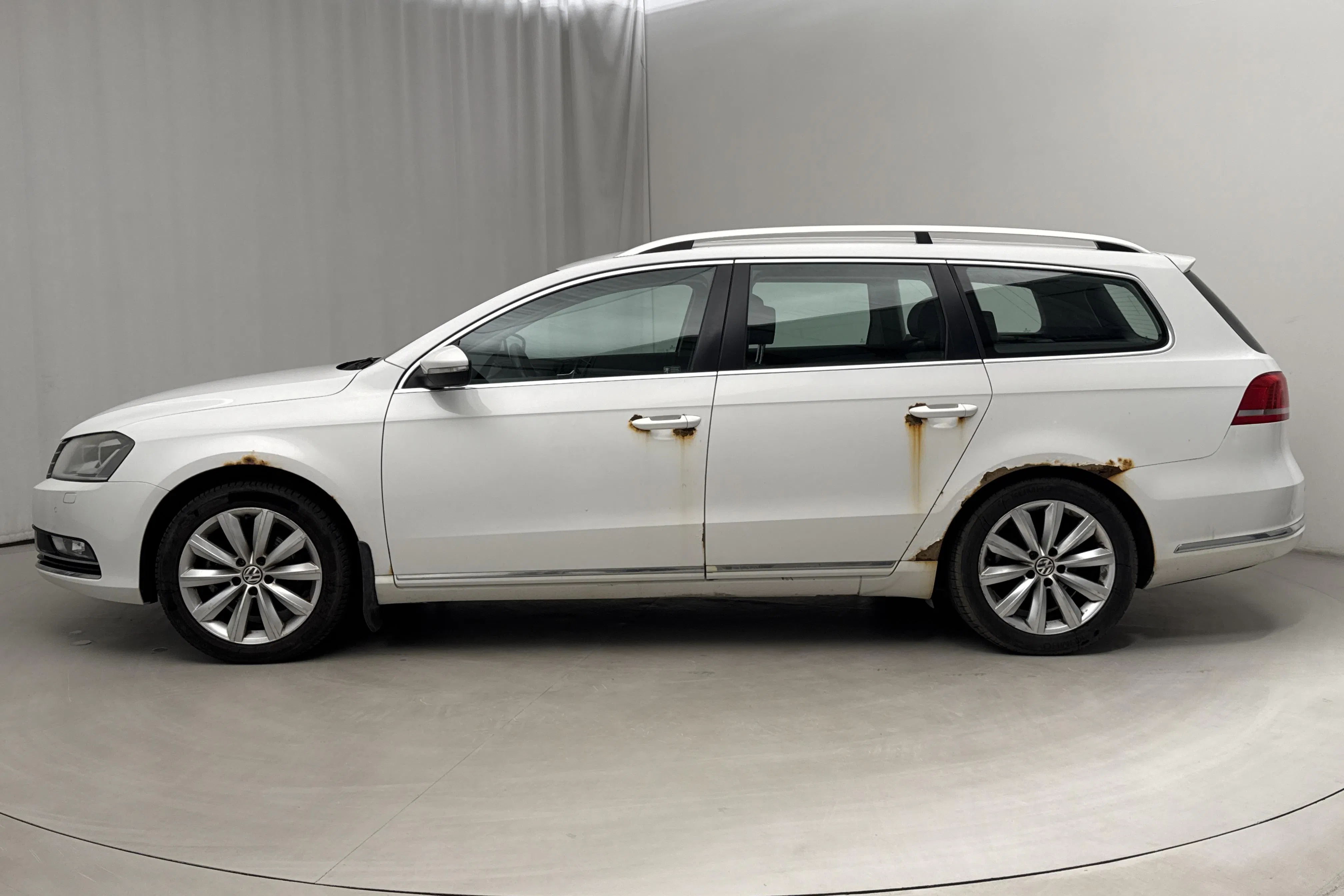 Presentationsfoto 2 av 17: VW Passat 1.4 TGI EcoFuel Variant (150hk) - 14 664 mil - Automat - vit - 2012