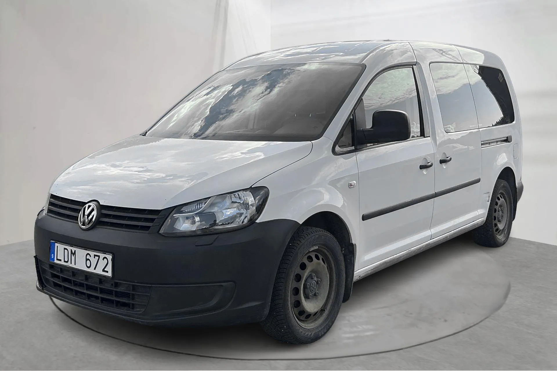 Presentationsfoto 1 av 14: VW Caddy 2.0 Ecofuel Maxi Skåp (109hk) - 17 406 mil - Manuell - vit - 2011