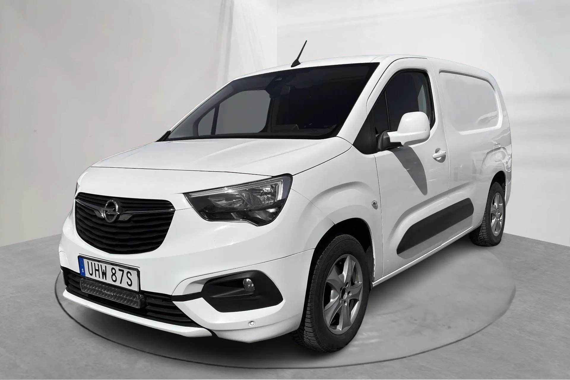Presentationsfoto 1 av 22: Opel Combo 1.5 CDTI Skåp (130hk) - 18 280 mil - Automat - vit - 2019