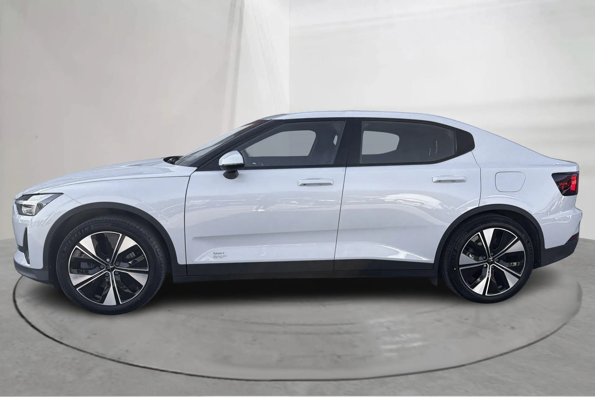 Presentation photo 2 of 19: Polestar 2 Long range Single motor (231hk) - 5 347 Scandinavian mile - Automatic - silver - 2023
