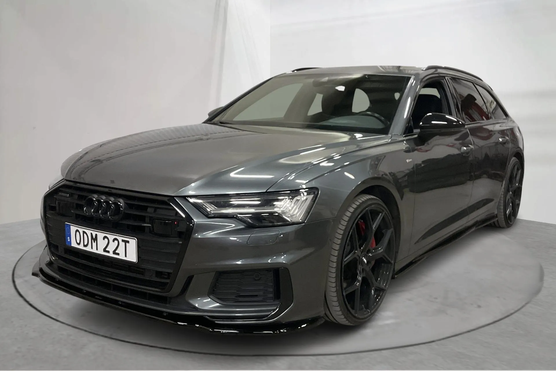 Presentationsfoto 1 av 26: Audi A6 Avant 55 TFSI e quattro (367hk) - 12 731 mil - Automat - grå - 2021