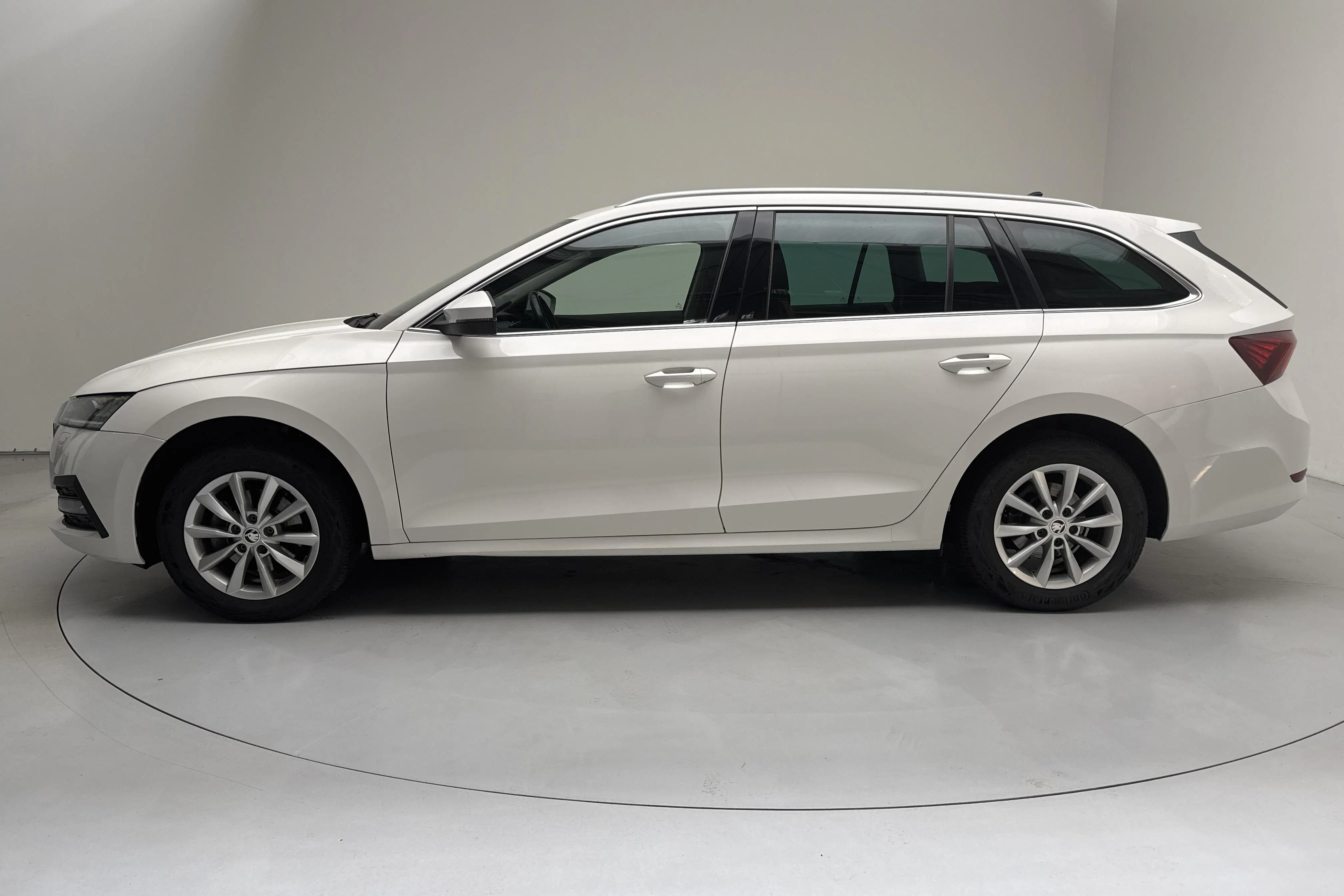 Presentationsfoto 2 av 14: Skoda Octavia G-TEC 1.5 TSI Combi (130hk) - 18 987 mil - Automat - vit - 2022