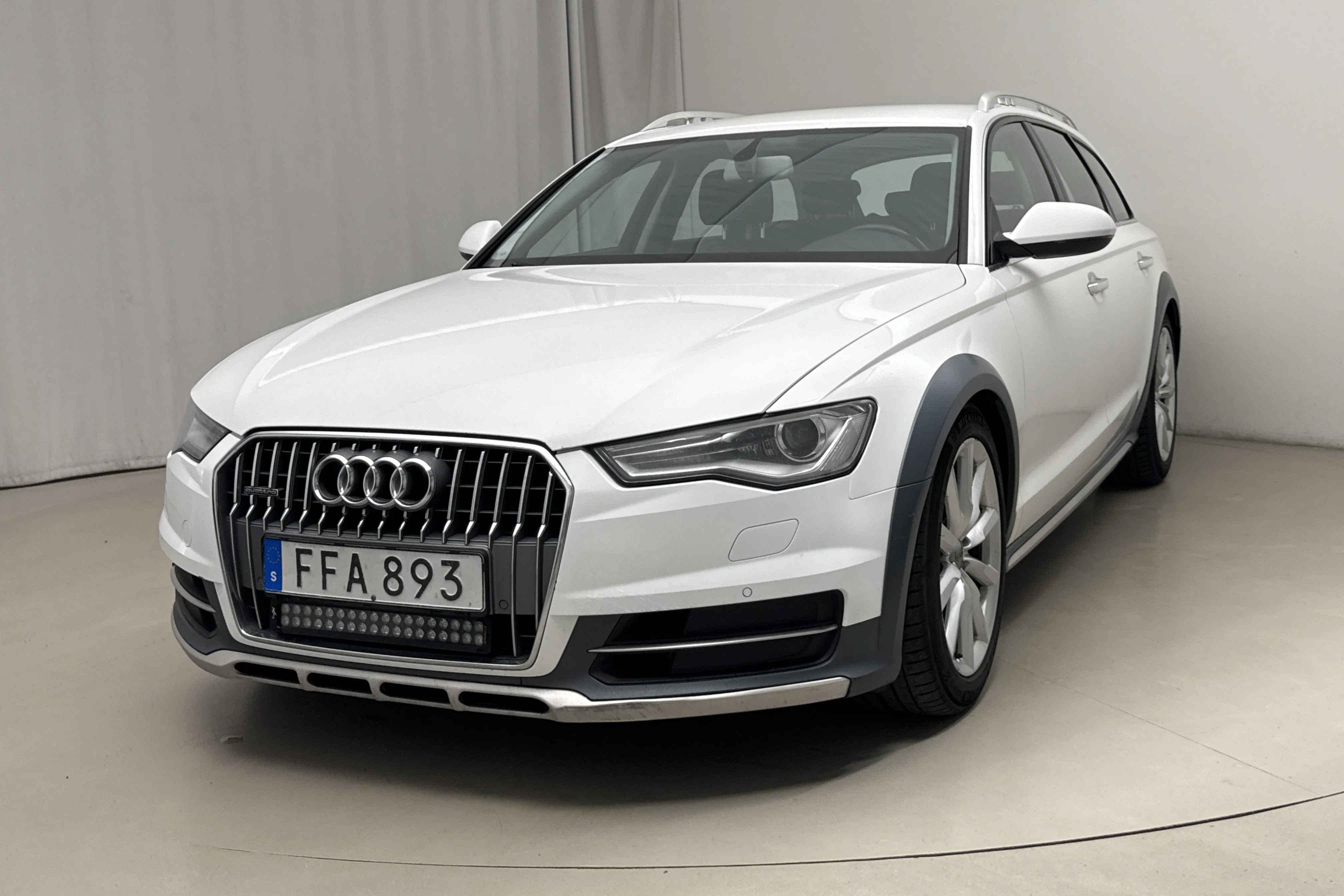 Presentationsfoto 1 av 13: Audi A6 Allroad 3.0 TDI quattro (218hk) - 30 289 mil - Automat - vit - 2015