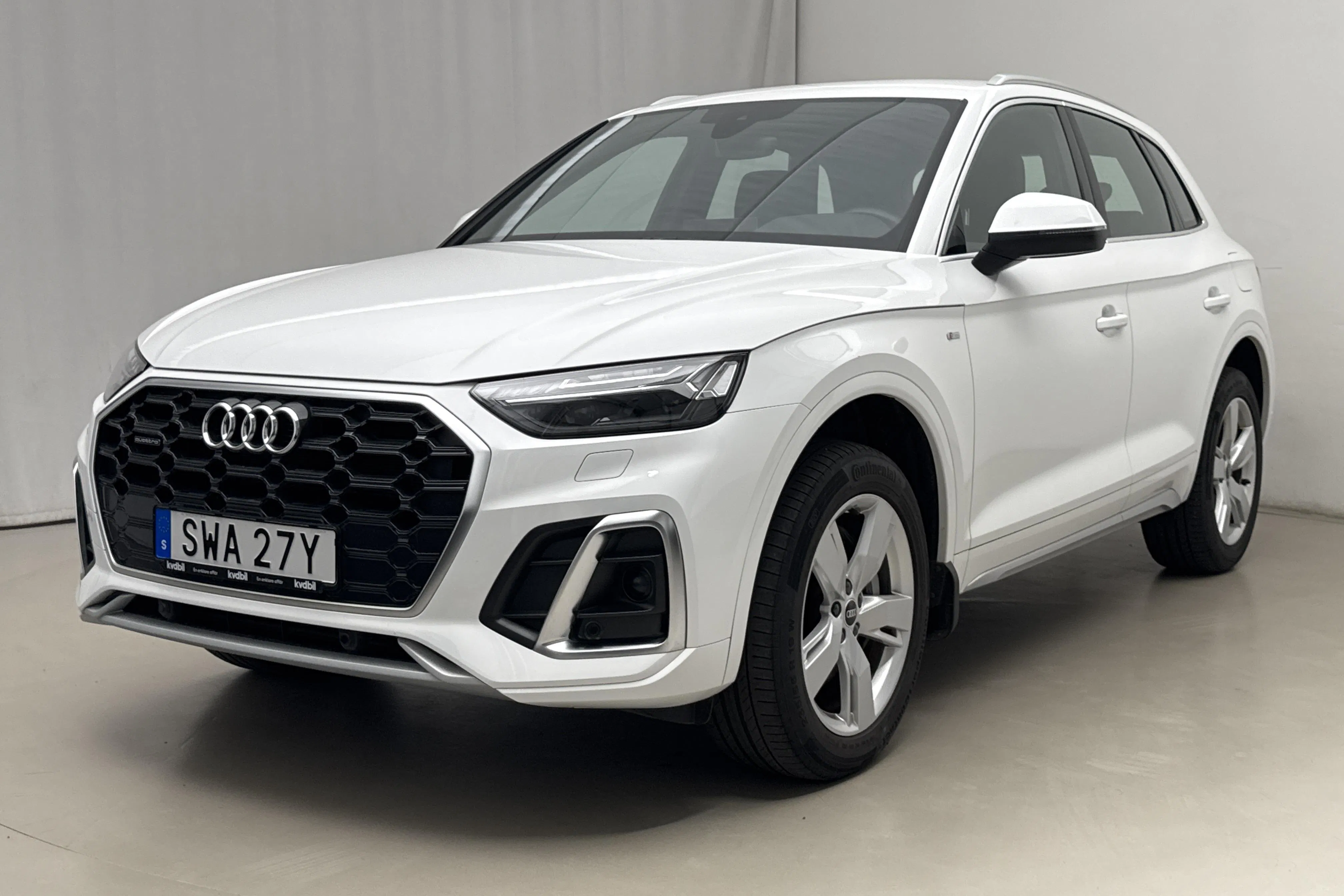 Presentationsfoto 1 av 20: Audi Q5 55 TFSI e quattro (367hk) - 5 056 mil - Automat - vit - 2023