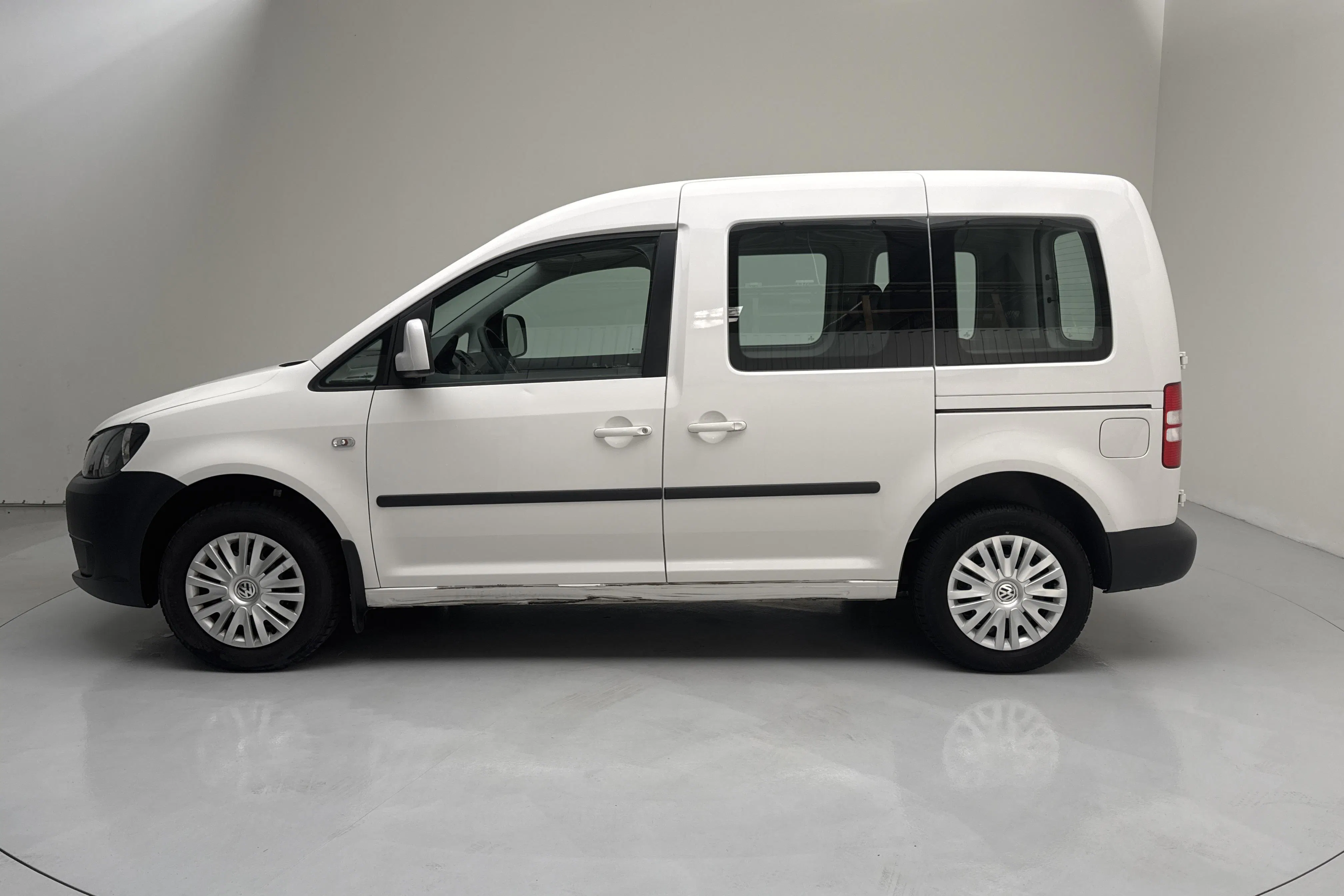 Presentationsfoto 2 av 12: VW Caddy Life 2.0 EcoFuel (109hk) - 4 868 mil - Manuell - vit - 2015