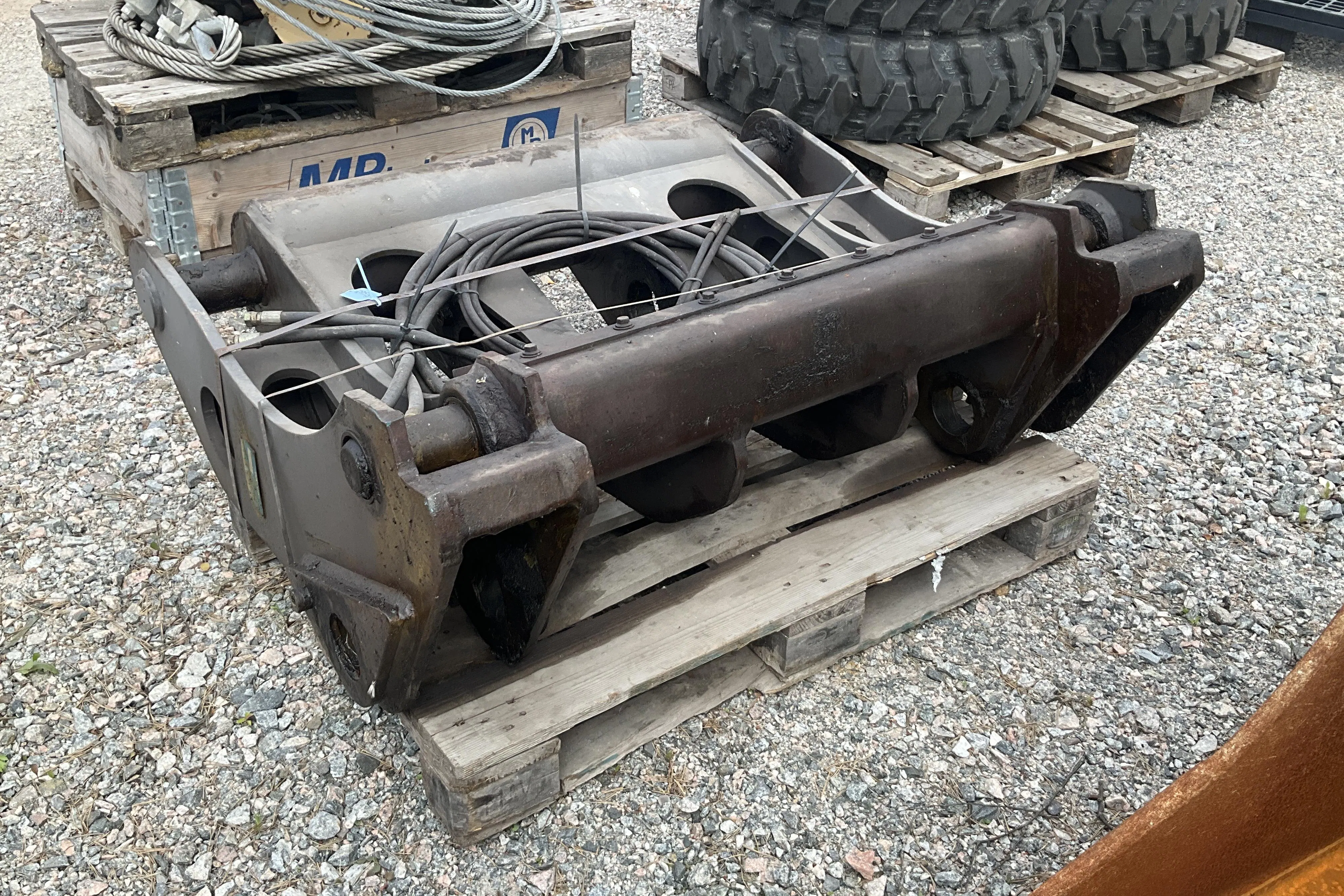Presentation photo 2 of 11: Stor-stora BM fäste till Volvo L220 - 0 km