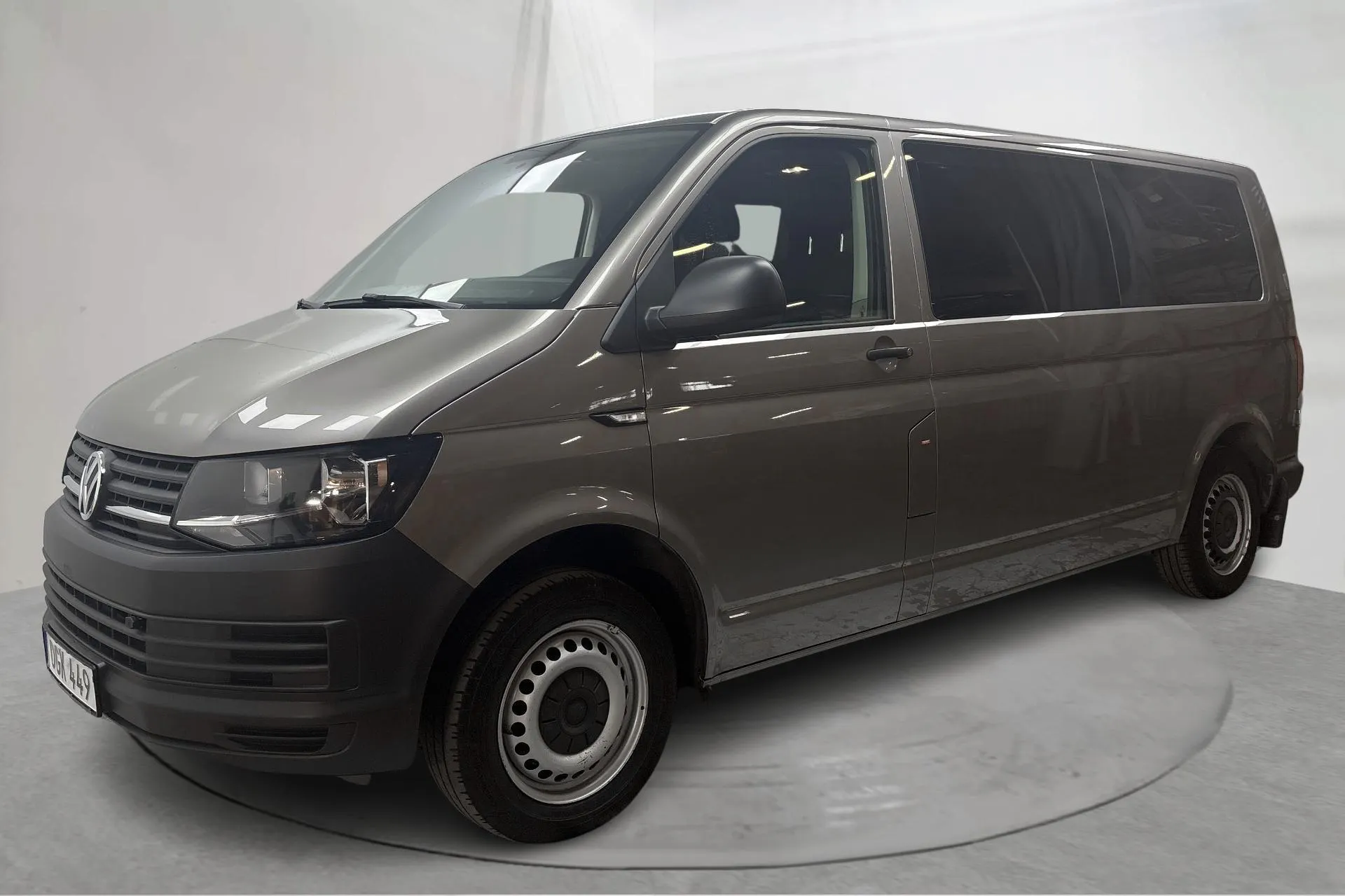 Presentationsfoto 1 av 14: VW Caravelle T6 2.0 TDI BMT (150hk) - 8 705 mil - Manuell - Ljusbrun - 2017