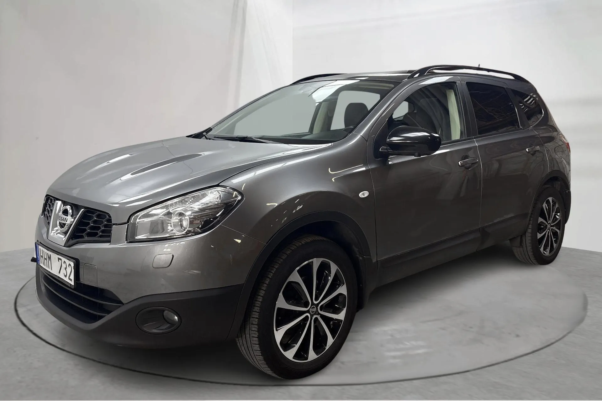 Presentationsfoto 1 av 17: Nissan Qashqai+2 2.0 (140hk) - 12 778 mil - Manuell - grå - 2014