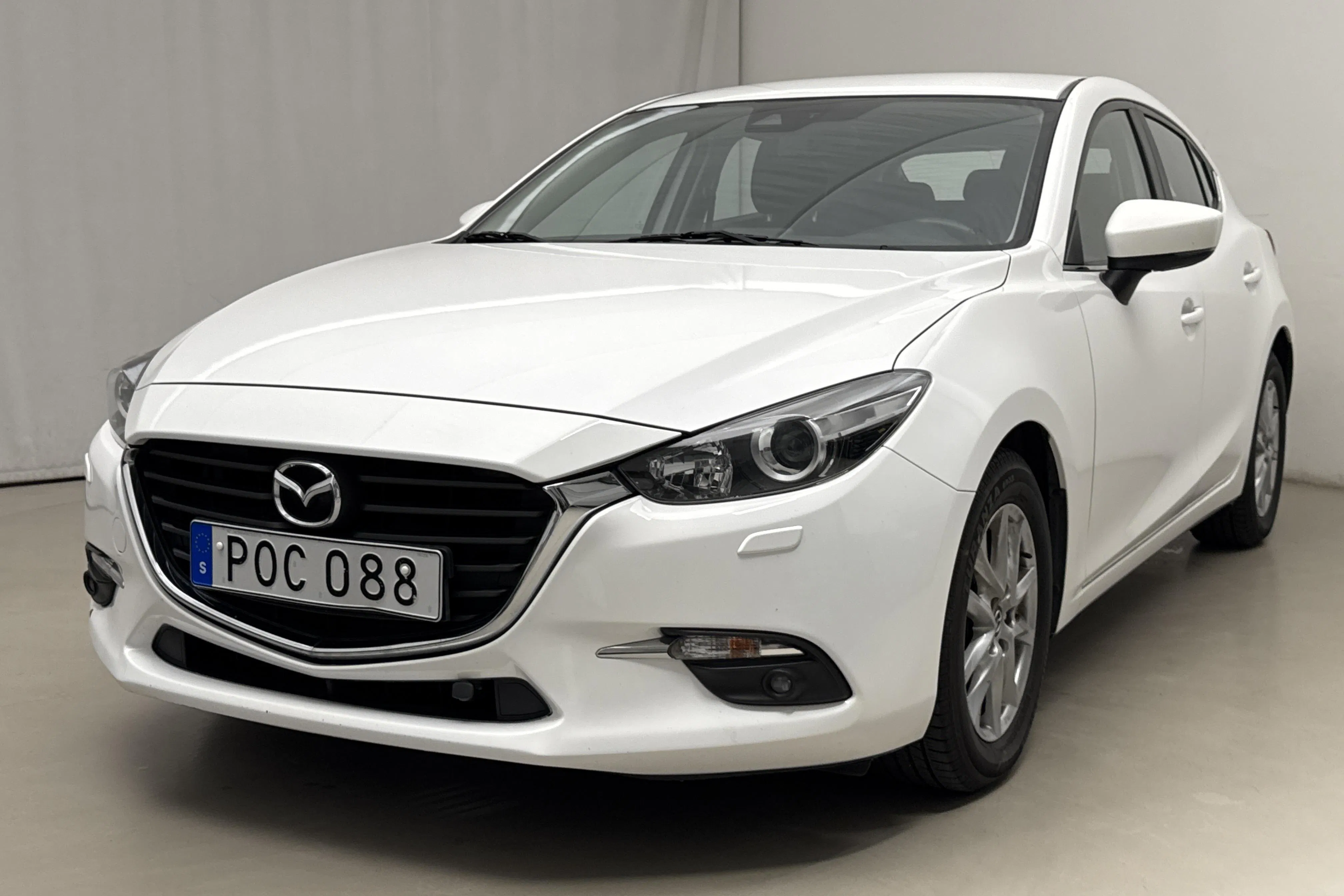 Presentation photo 1 of 16: Mazda 3 2.0 5dr (120hk) - 75 230 km - Automatic - white - 2018