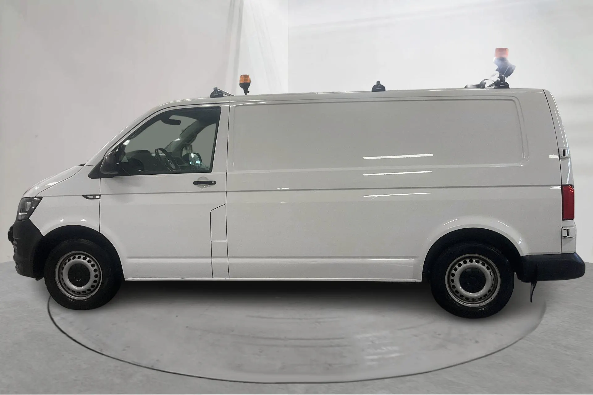 Presentationsfoto 2 av 18: VW Transporter T6 2.0 TDI BMT Skåp 4MOTION (150hk) - 20 785 mil - Manuell - vit - 2018