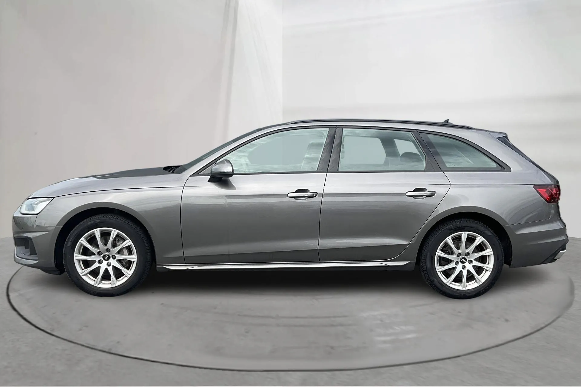 Presentation photo 2 of 17: Audi A4 Avant 40 TDI quattro (204hk) - 144 210 km - Automatic - gray - 2022