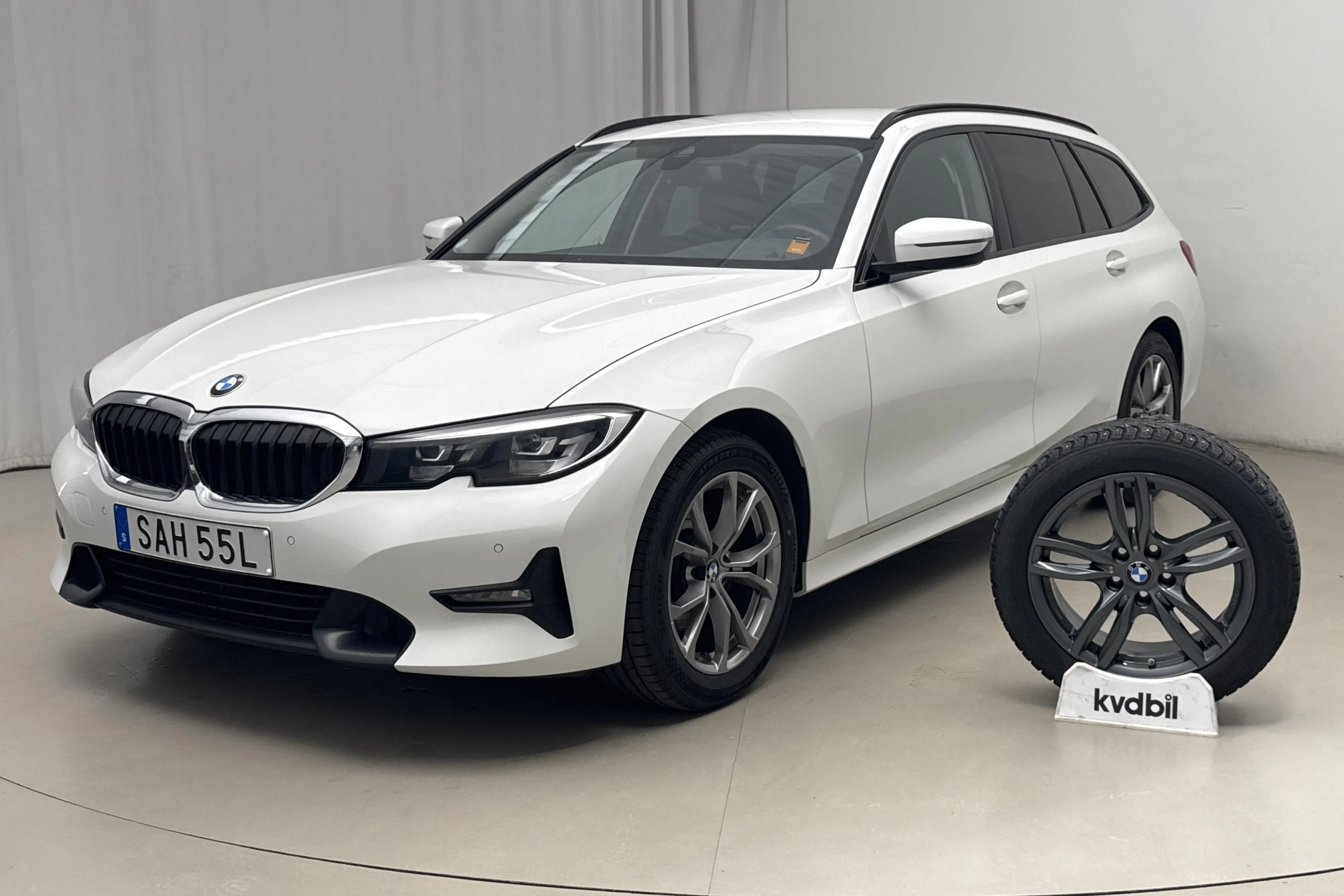 Presentation photo 1 of 22: BMW 320d xDrive Touring, G21 (190hk+11hk) - 113 490 km - Automatic - white - 2021