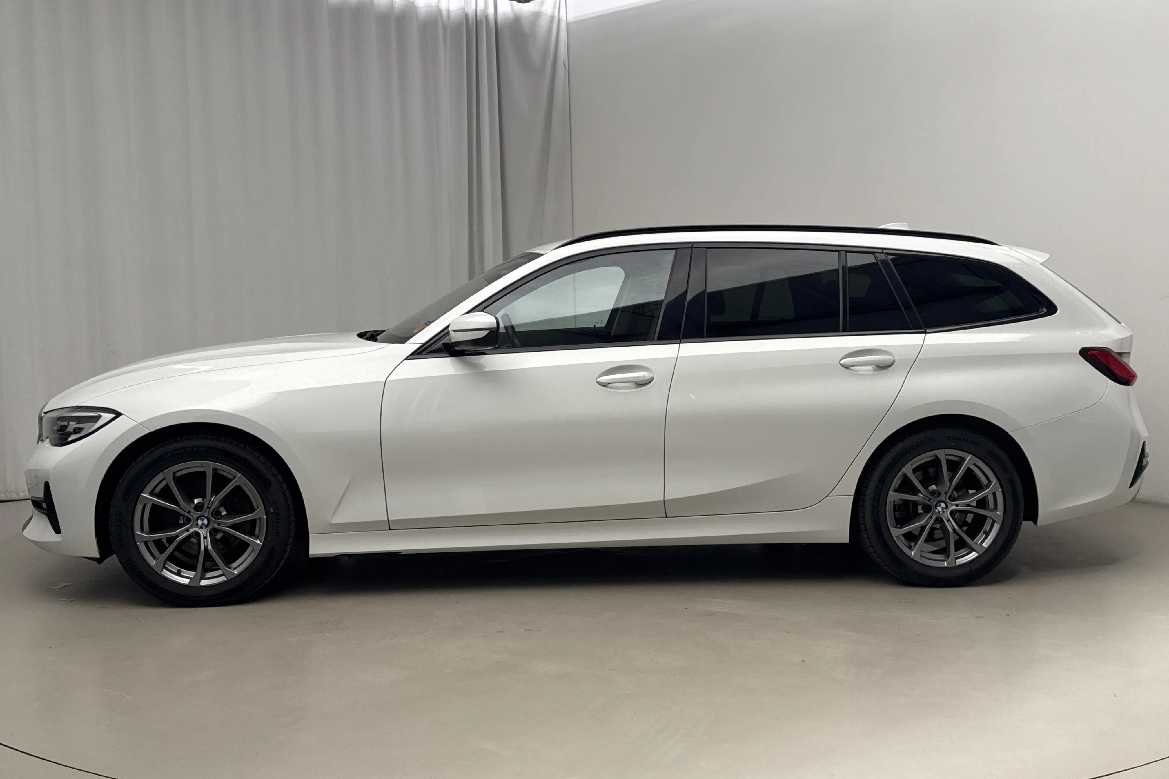 Presentation photo 2 of 22: BMW 320d xDrive Touring, G21 (190hk+11hk) - 113 490 km - Automatic - white - 2021