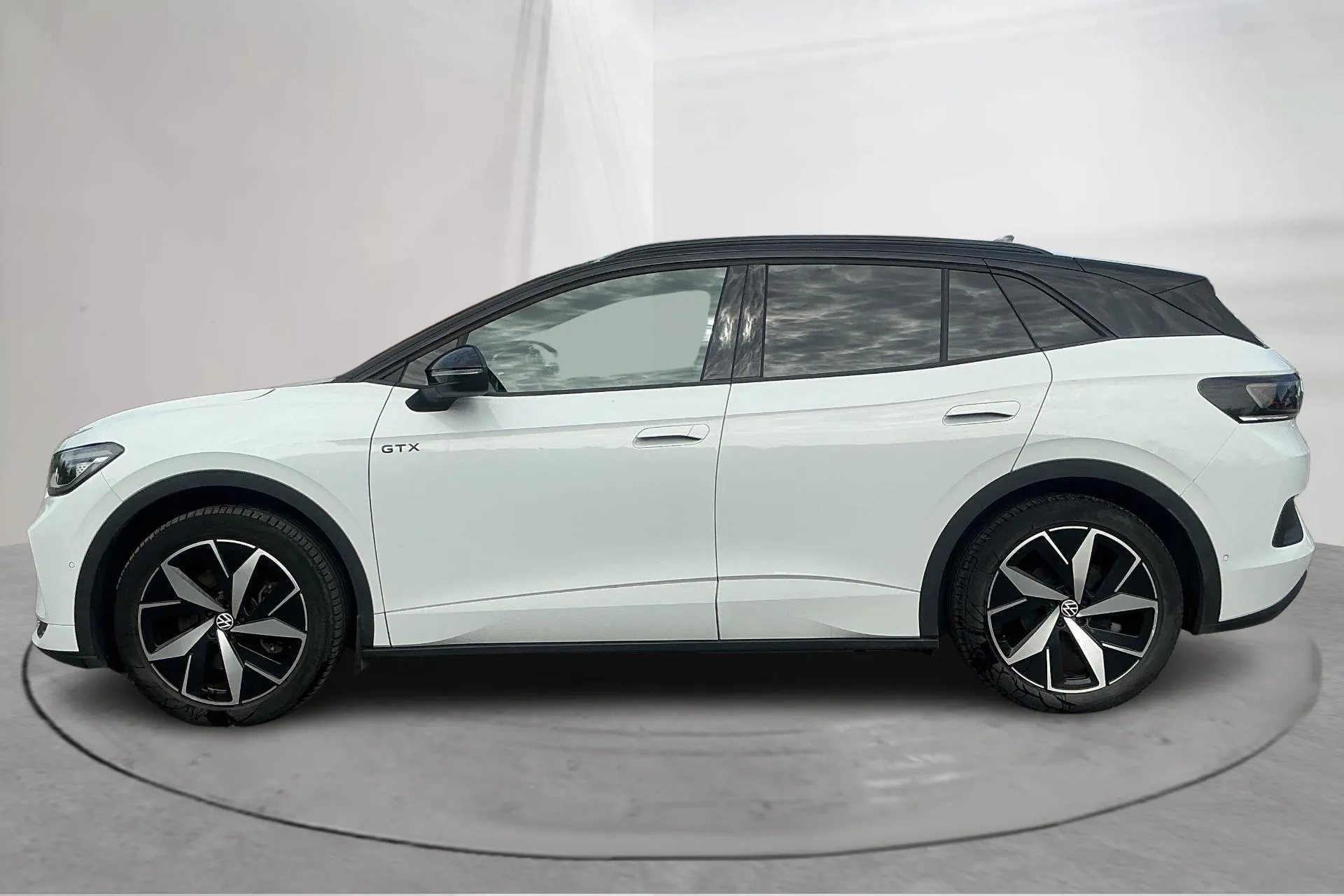 Presentationsfoto 2 av 17: VW ID.4 GTX 77kWh AWD (299hk) - 6 780 mil - Automat - vit - 2023
