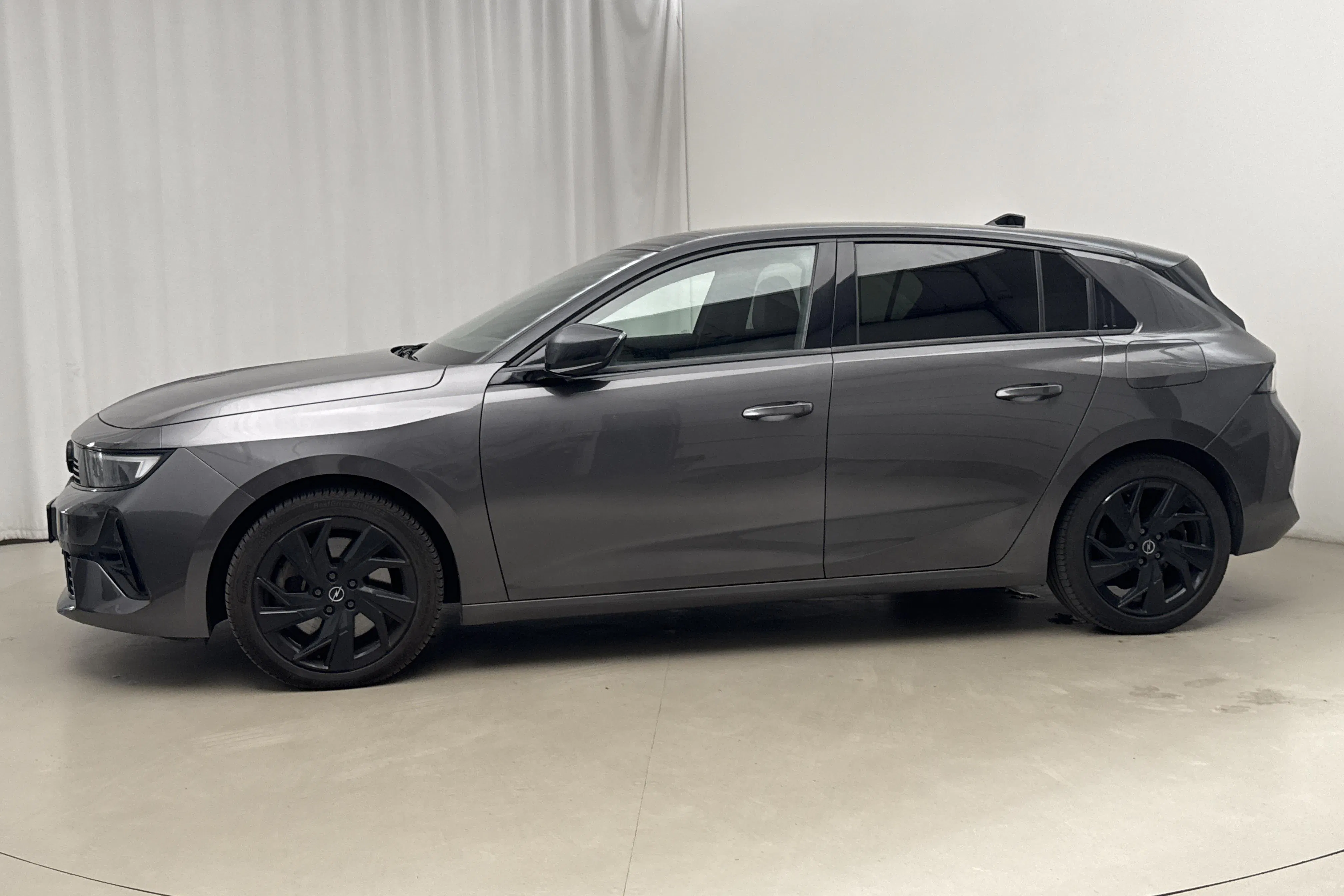 Presentationsfoto 2 av 20: Opel Astra Plug-In Hybrid 5dr (180hk) - 9 918 mil - Automat - grå - 2022
