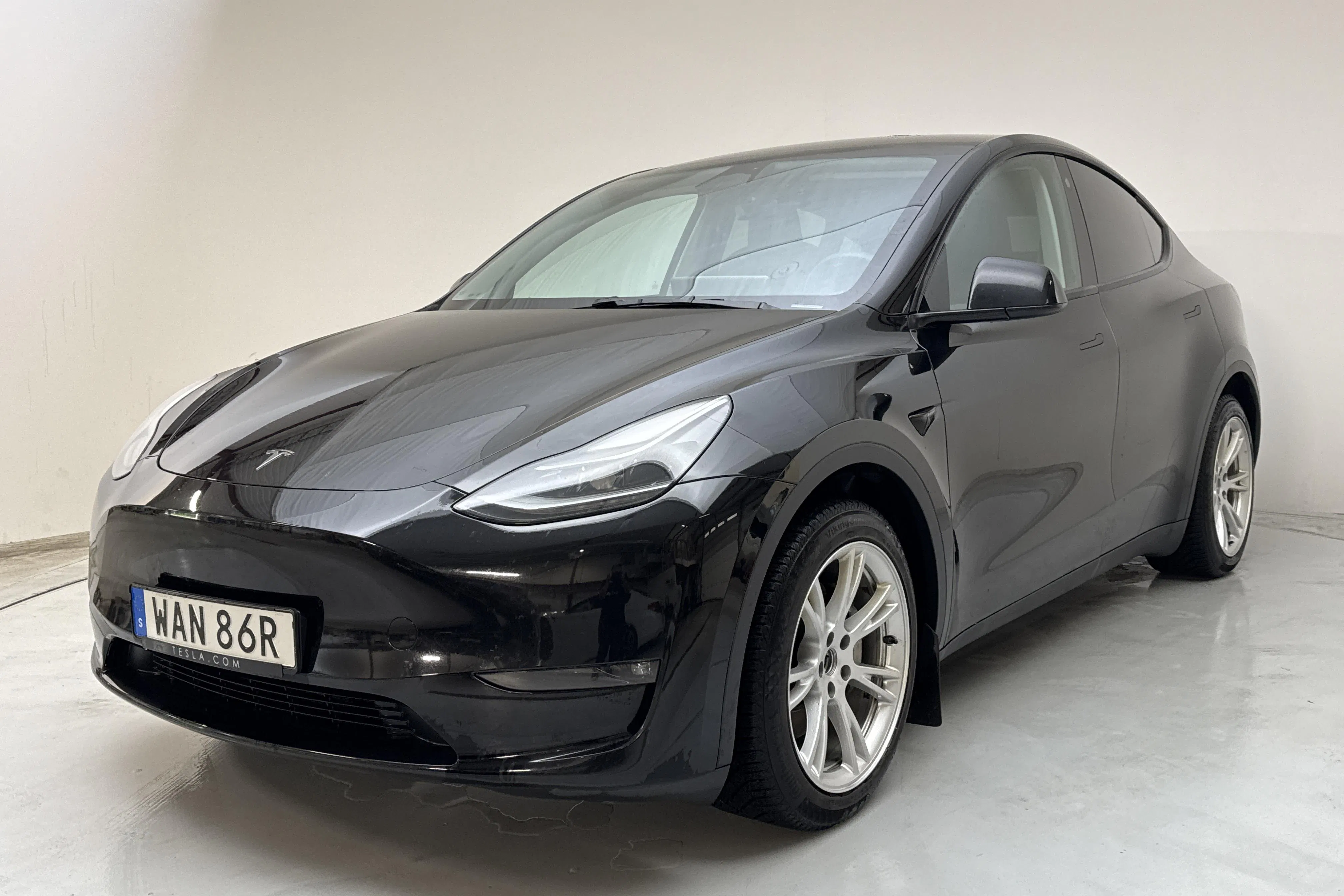 Presentationsfoto 1 av 17: Tesla Model Y Long Range Dual Motor AWD - 13 247 mil - Automat - svart - 2023