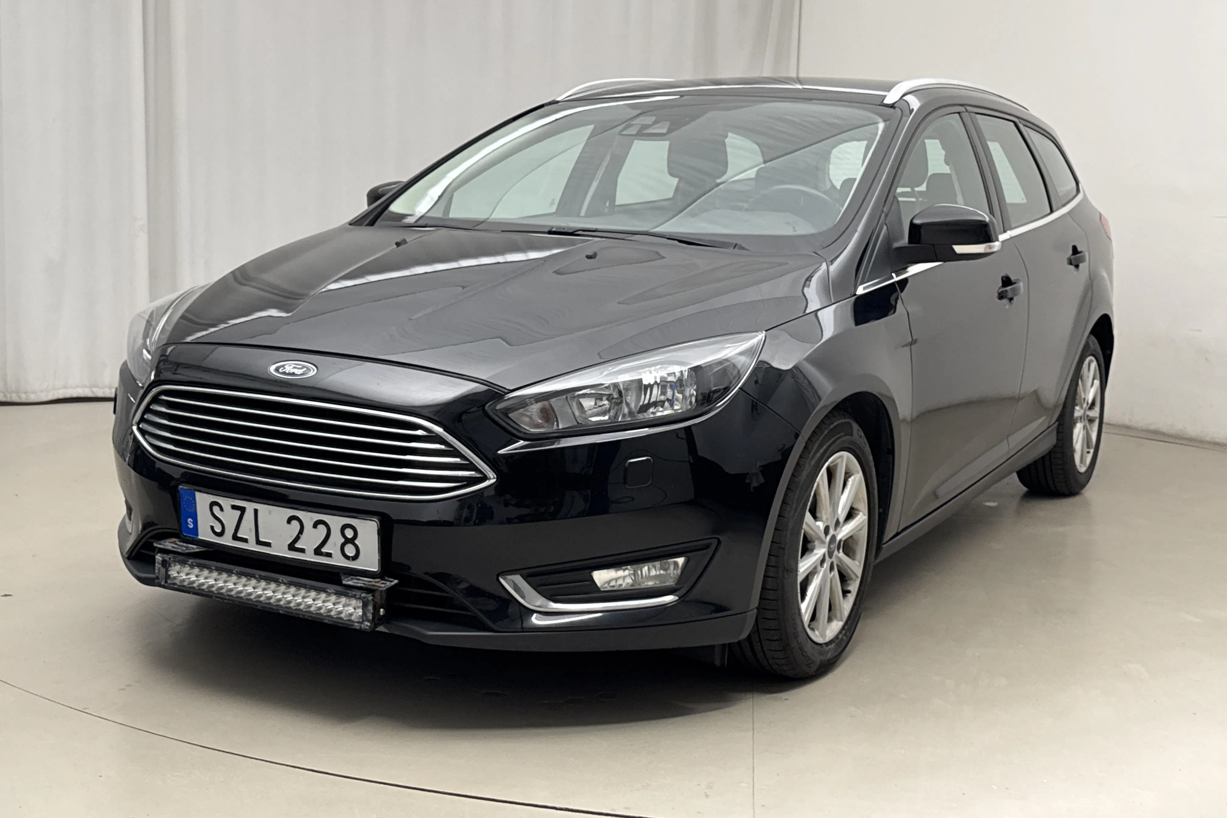 Presentationsfoto 1 av 16: Ford Focus 1.0 EcoBoost Kombi (125hk) - 12 716 mil - Automat - svart - 2018