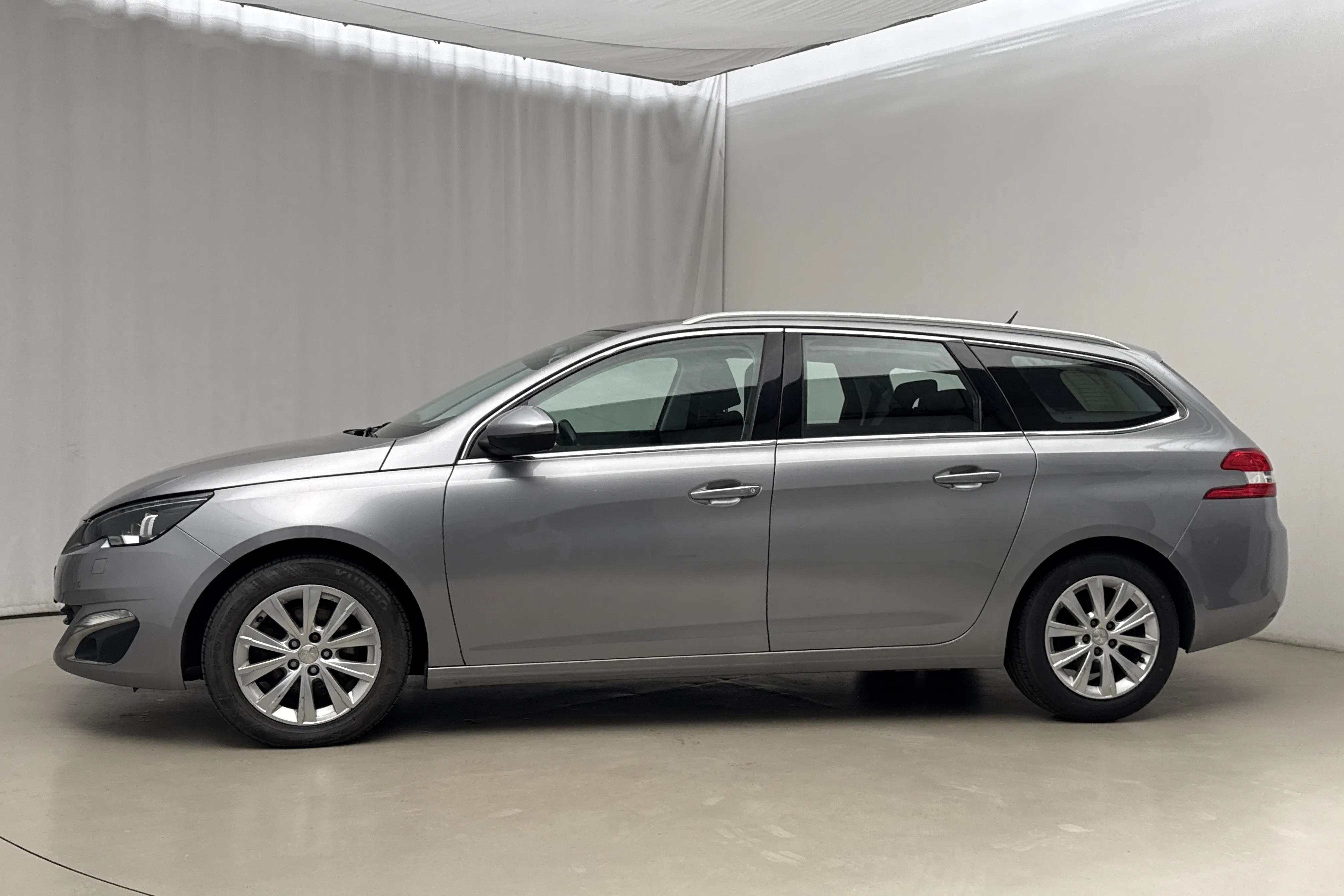 Presentationsfoto 2 av 18: Peugeot 308 SW BlueHDi (150hk) - 15 016 mil - Manuell - grå - 2015
