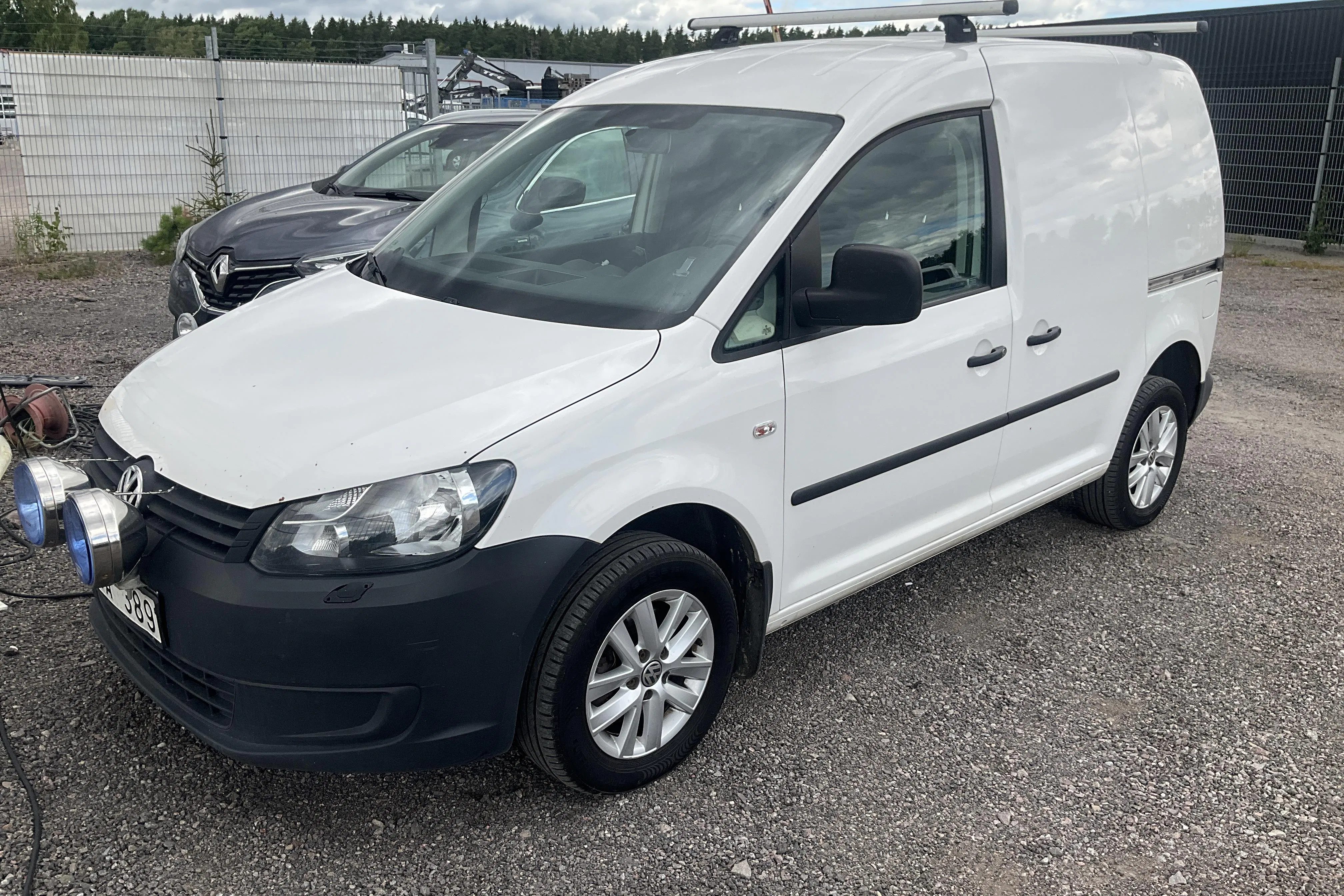 Presentationsfoto 1 av 12: VW Caddy 2.0 TDI Skåp 4-motion (110hk) - 12 703 mil - Manuell - vit - 2011
