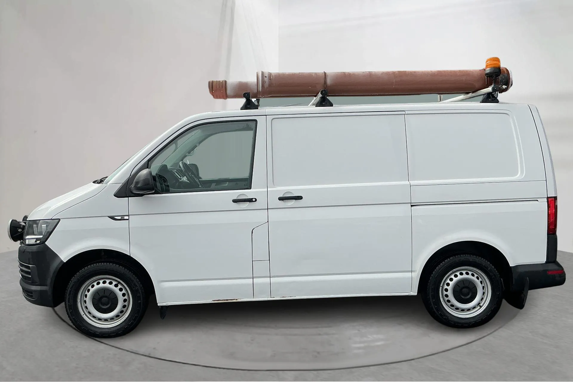 Presentationsfoto 2 av 18: VW Transporter T6 2.0 TDI BMT Skåp 4MOTION (150hk) - 21 924 mil - Manuell - vit - 2018