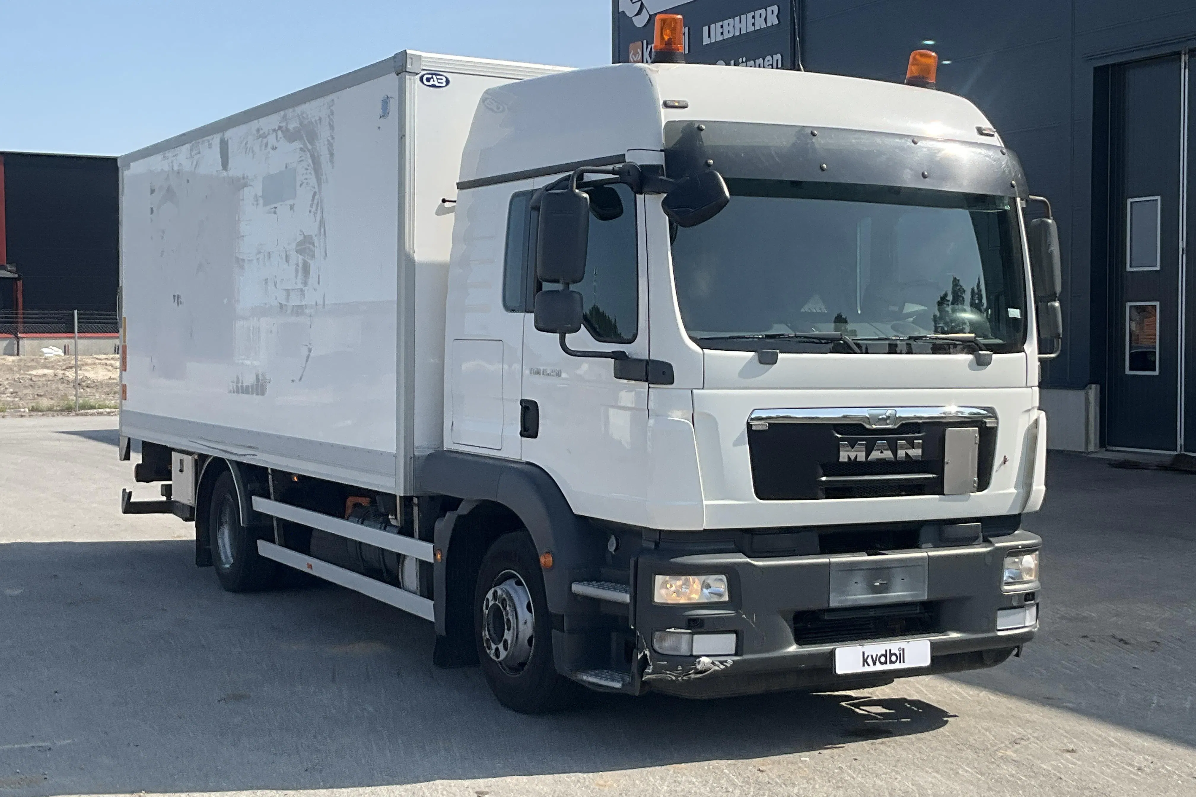 Presentation photo 2 of 38: MAN MAN TGM 15.250 4X2 LL - 1 861 490 km - Automatic - white - 2013