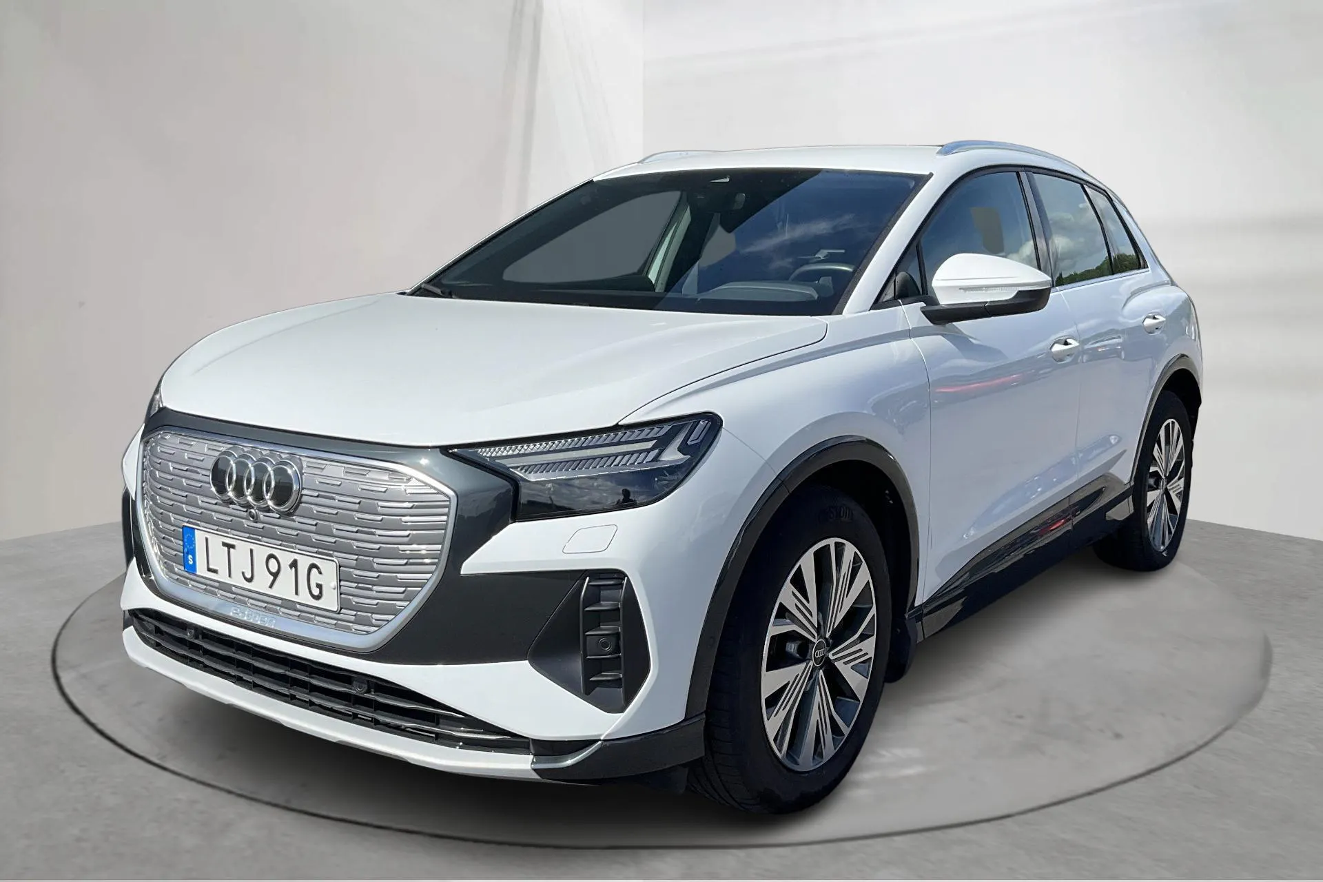 Presentationsfoto 1 av 21: Audi Q4 40 e-tron 77kWh (204hk) - 4 825 mil - Automat - vit - 2023