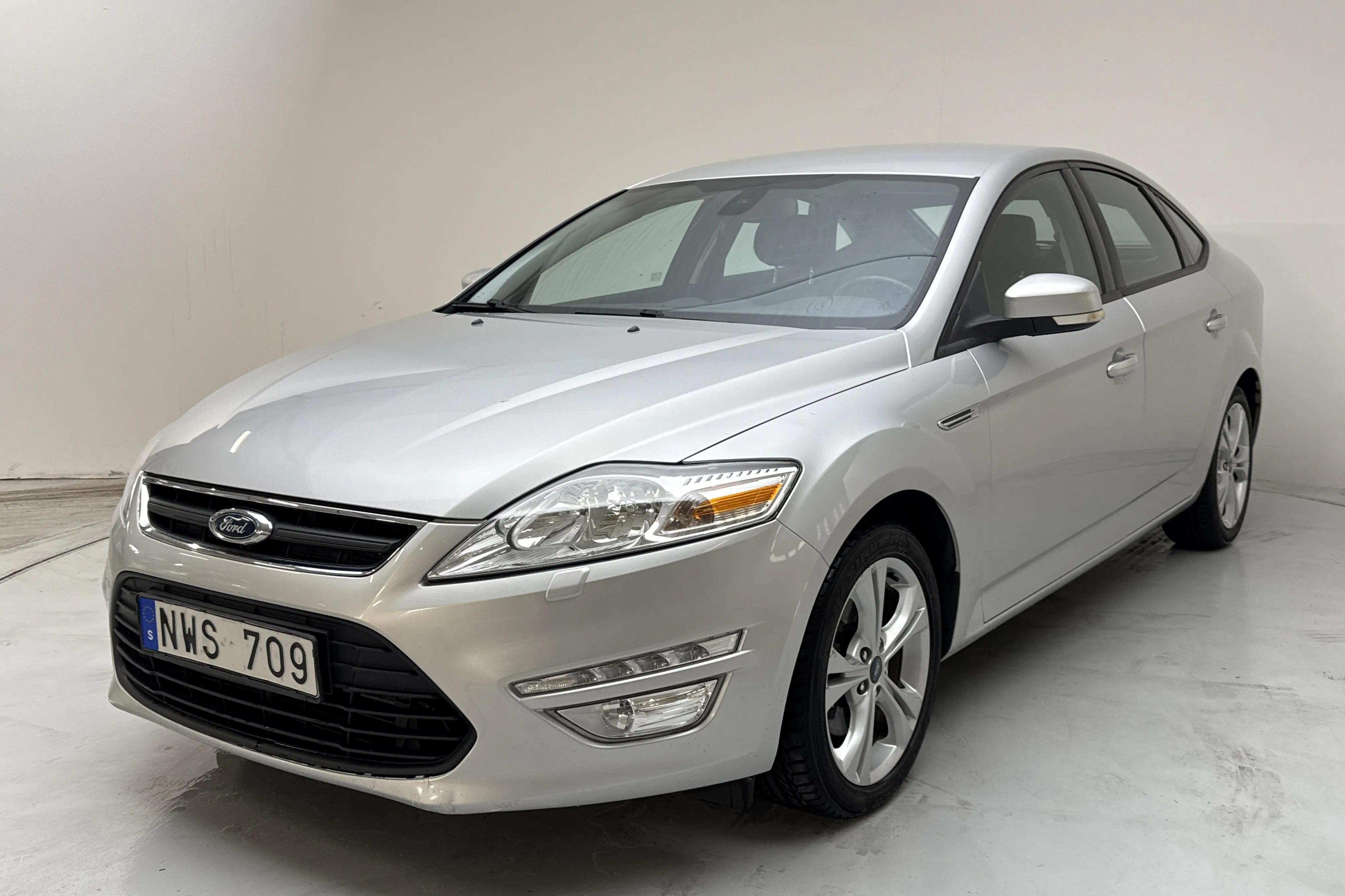 Presentationsfoto 1 av 12: Ford Mondeo 1.6 Duratorq TDCi 5dr (116hk) - 14 548 mil - Manuell - grå - 2012