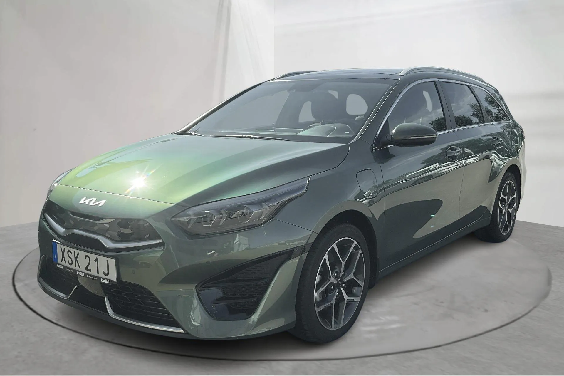 Presentationsfoto 1 av 20: KIA Ceed 1.6 Plug-in Hybrid SW (141hk) - 2 022 mil - Automat - grön - 2023