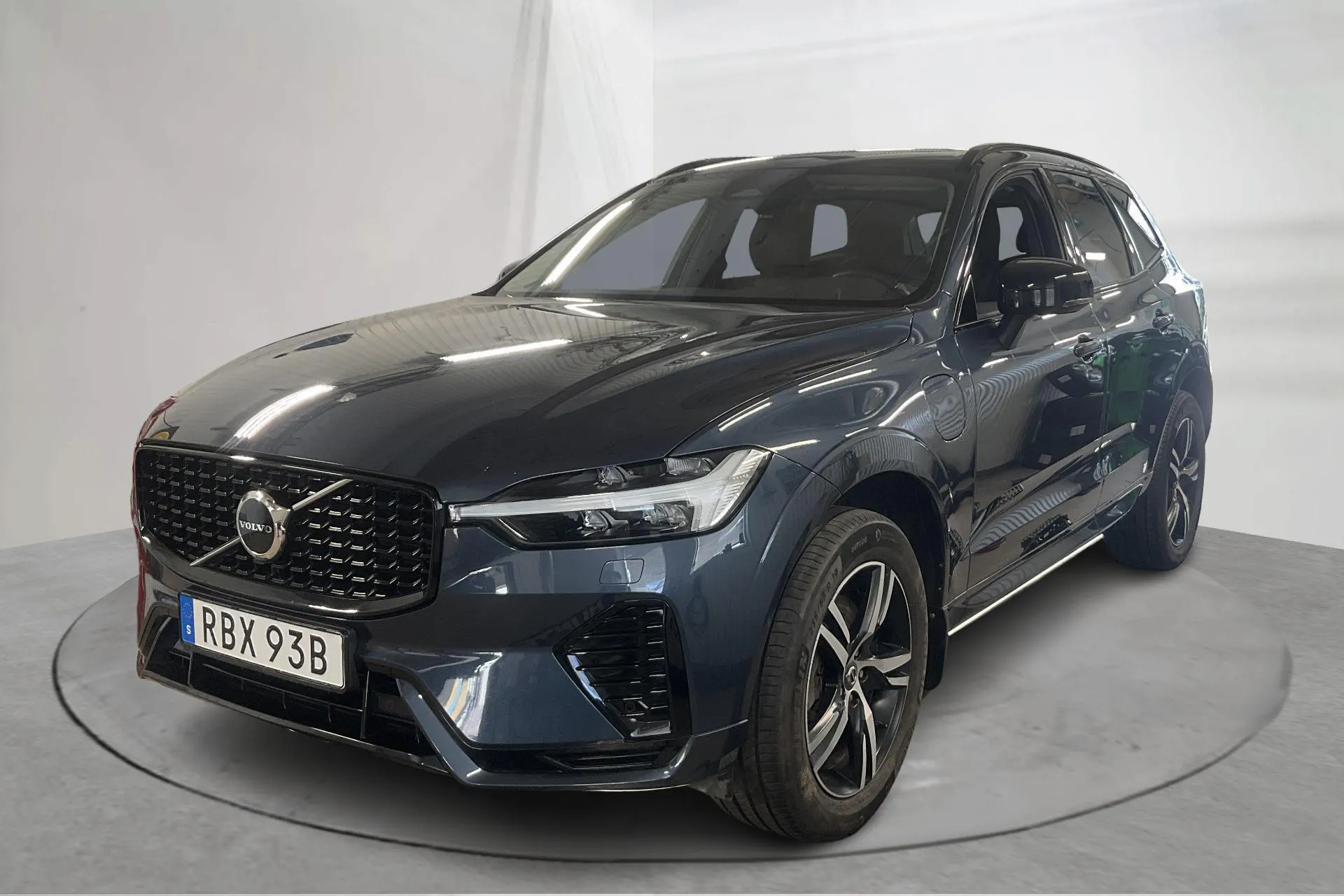 Presentationsfoto 1 av 23: Volvo XC60 T6 AWD Recharge (350hk) - 5 690 mil - Automat - Mörkblå - 2023