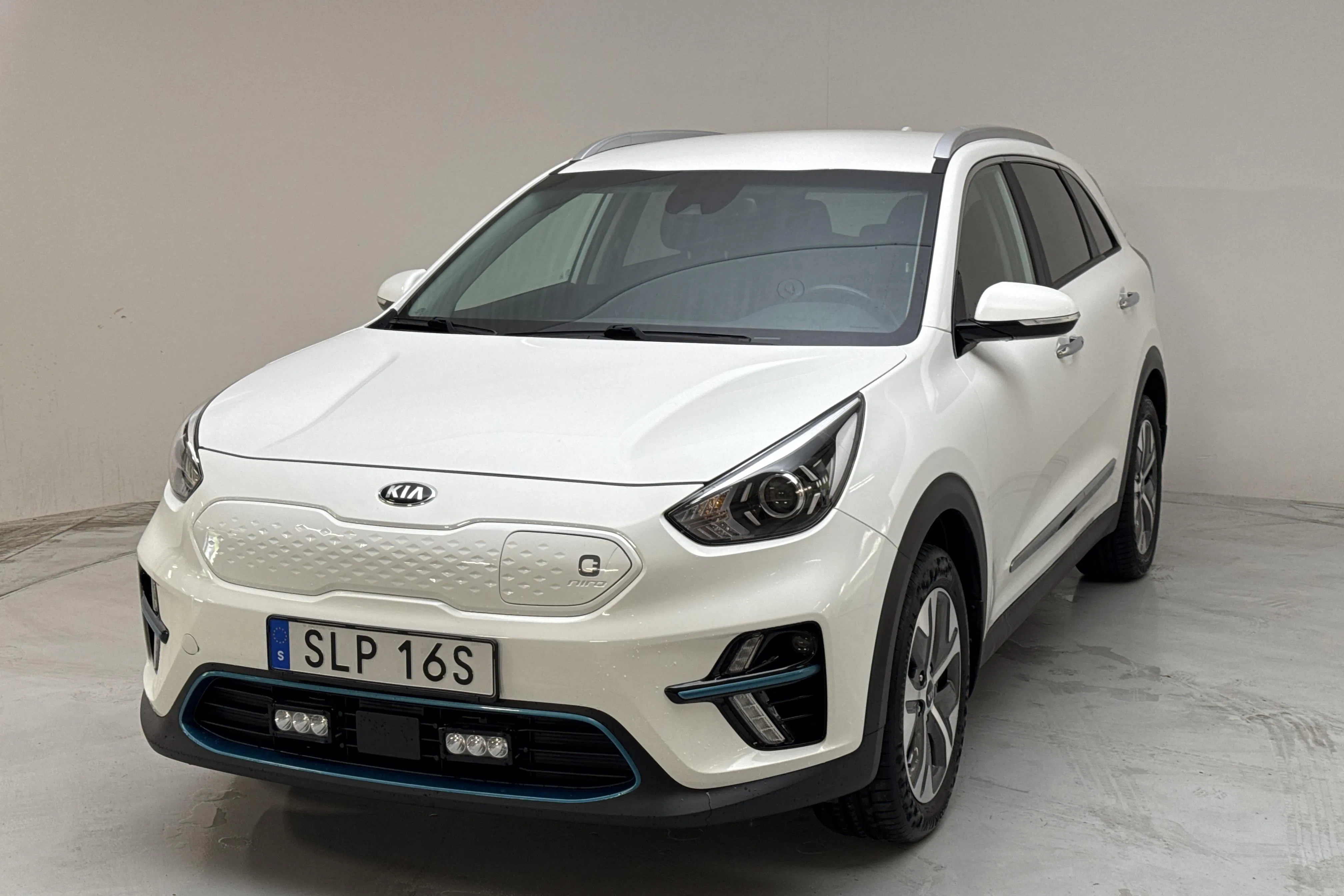 Presentationsfoto 1 av 15: KIA e-Niro 64kWh (204hk) - 8 564 mil - Automat - vit - 2021
