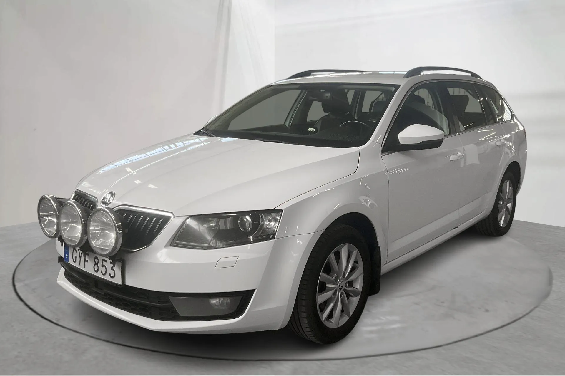 Presentation photo 1 of 16: Skoda Octavia III 1.6 TDI Combi 4X4 (110hk) - 220 280 km - Manual - white - 2016