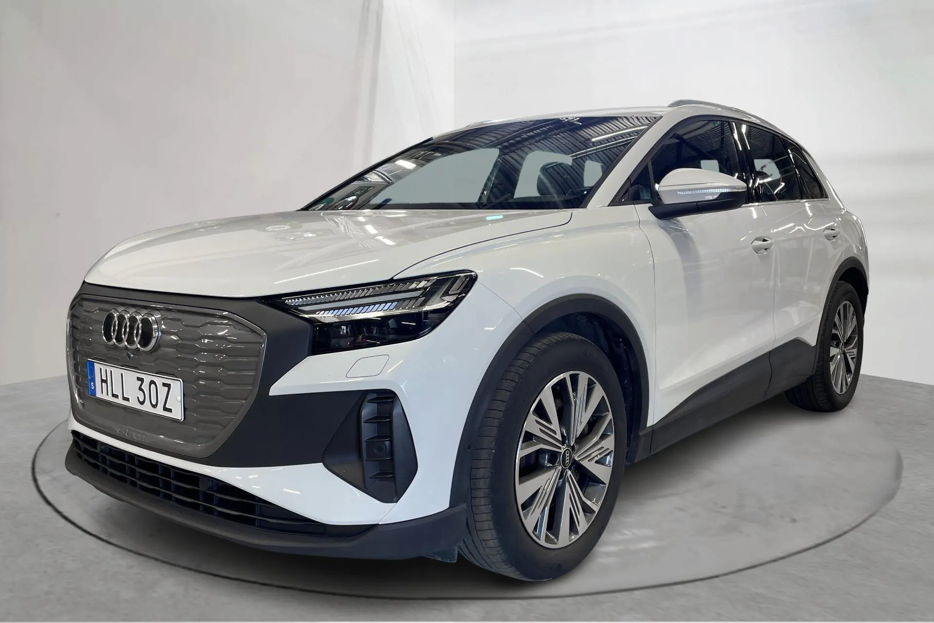 Presentationsfoto 1 av 24: Audi Q4 45 e-tron quattro 77kWh (265hk) - 12 777 mil - Automat - vit - 2023