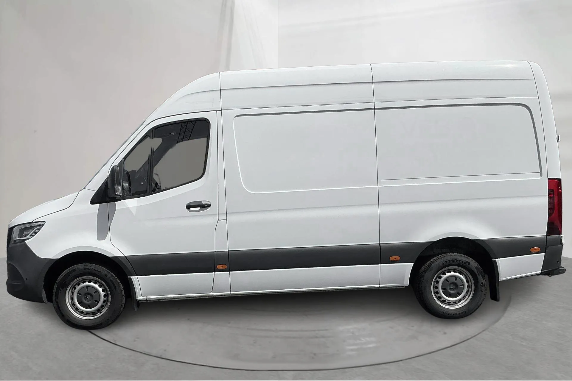 Presentationsfoto 2 av 14: Mercedes Sprinter 317 CDI Skåp RWD (170hk) - 15 659 mil - Automat - vit - 2022