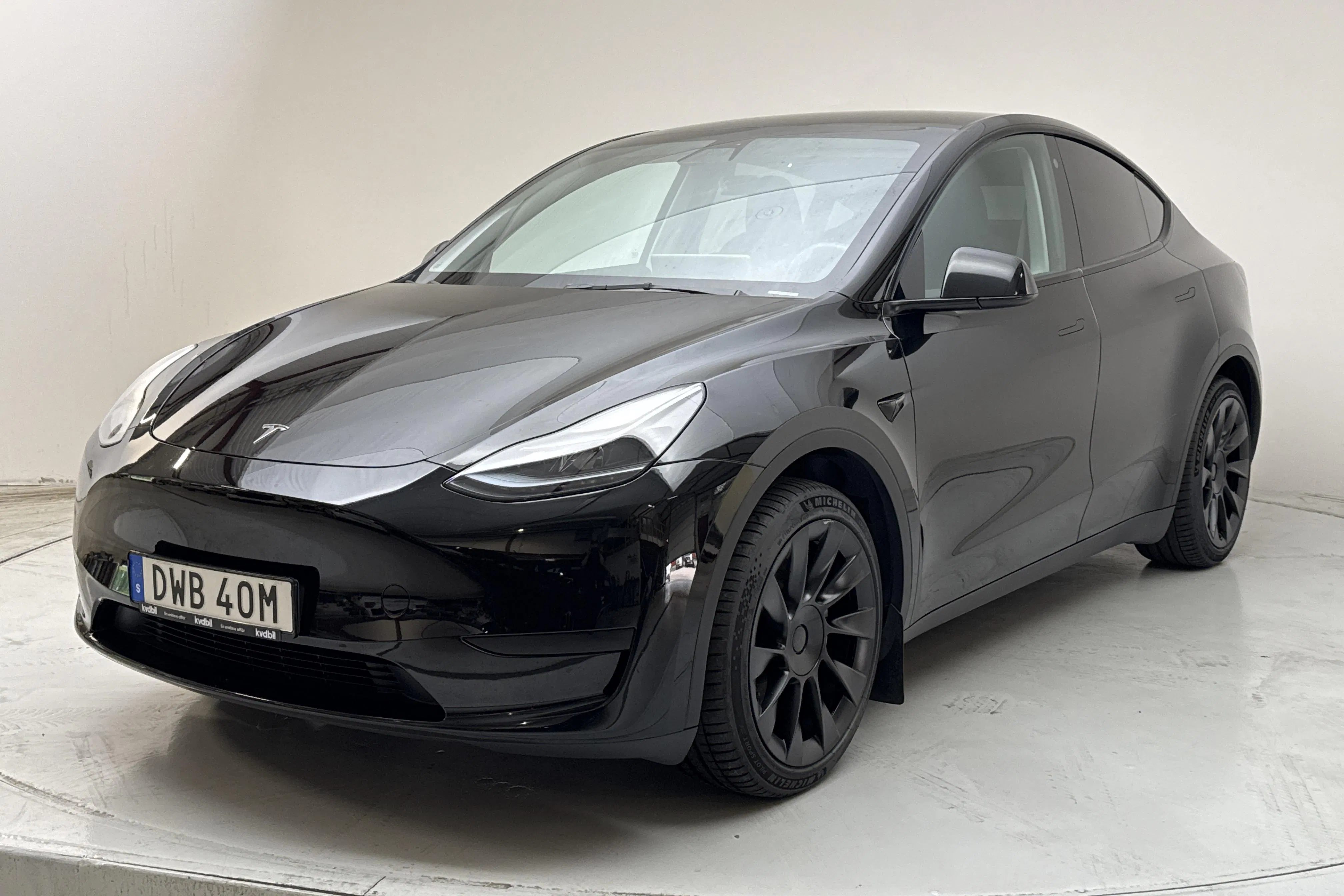 Presentationsfoto 1 av 18: Tesla Model Y RWD - 5 847 mil - Automat - svart - 2023